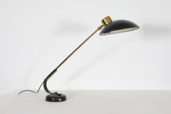 Lampada da tavolo parigina in ottone e smalto nero di Ferdinand Solère, 1950