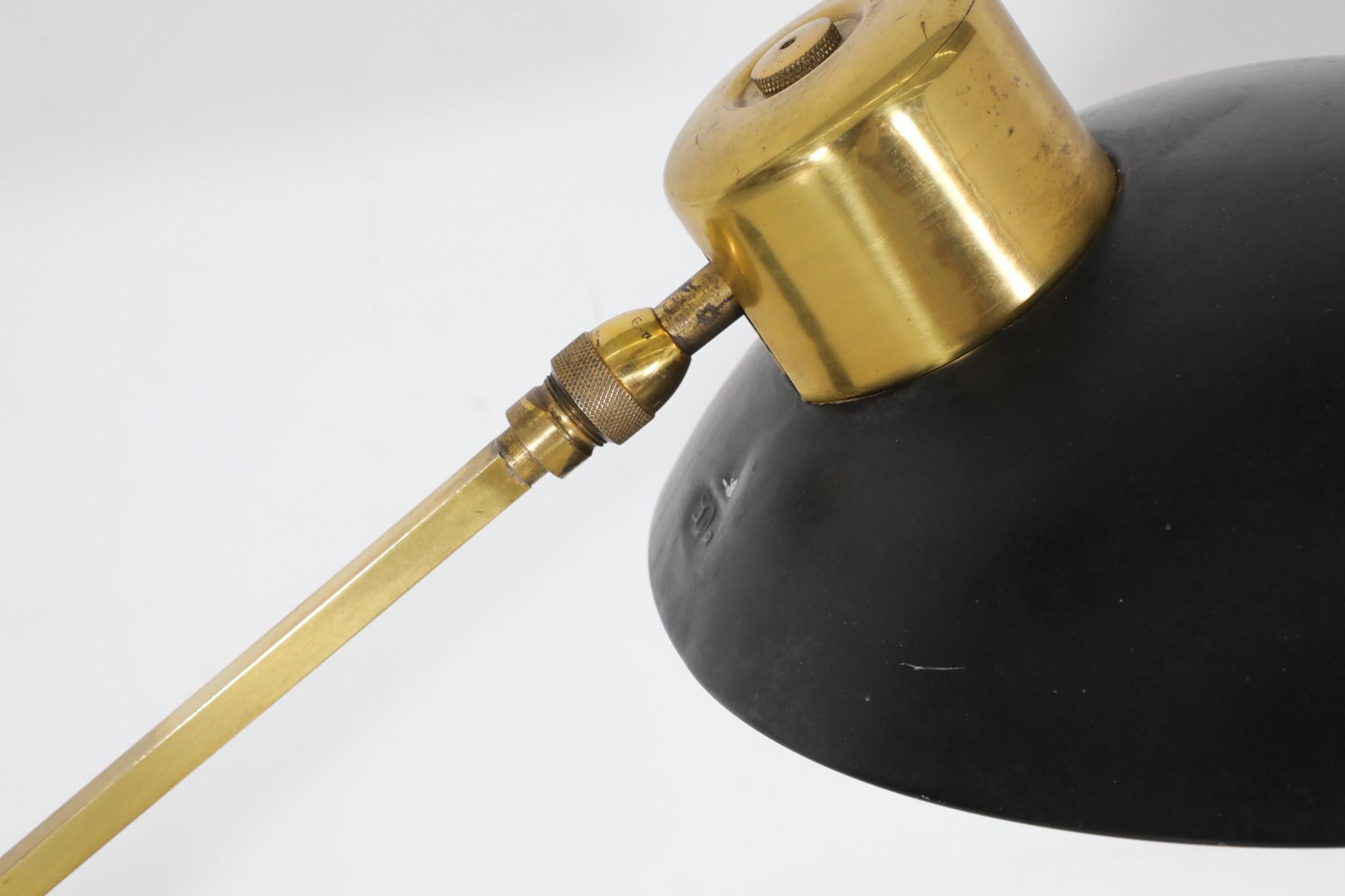 Lampe de bureau parisienne en laiton et émail noir par Ferdinand Solère, 1950 Bon état - En vente à Los Angeles, CA