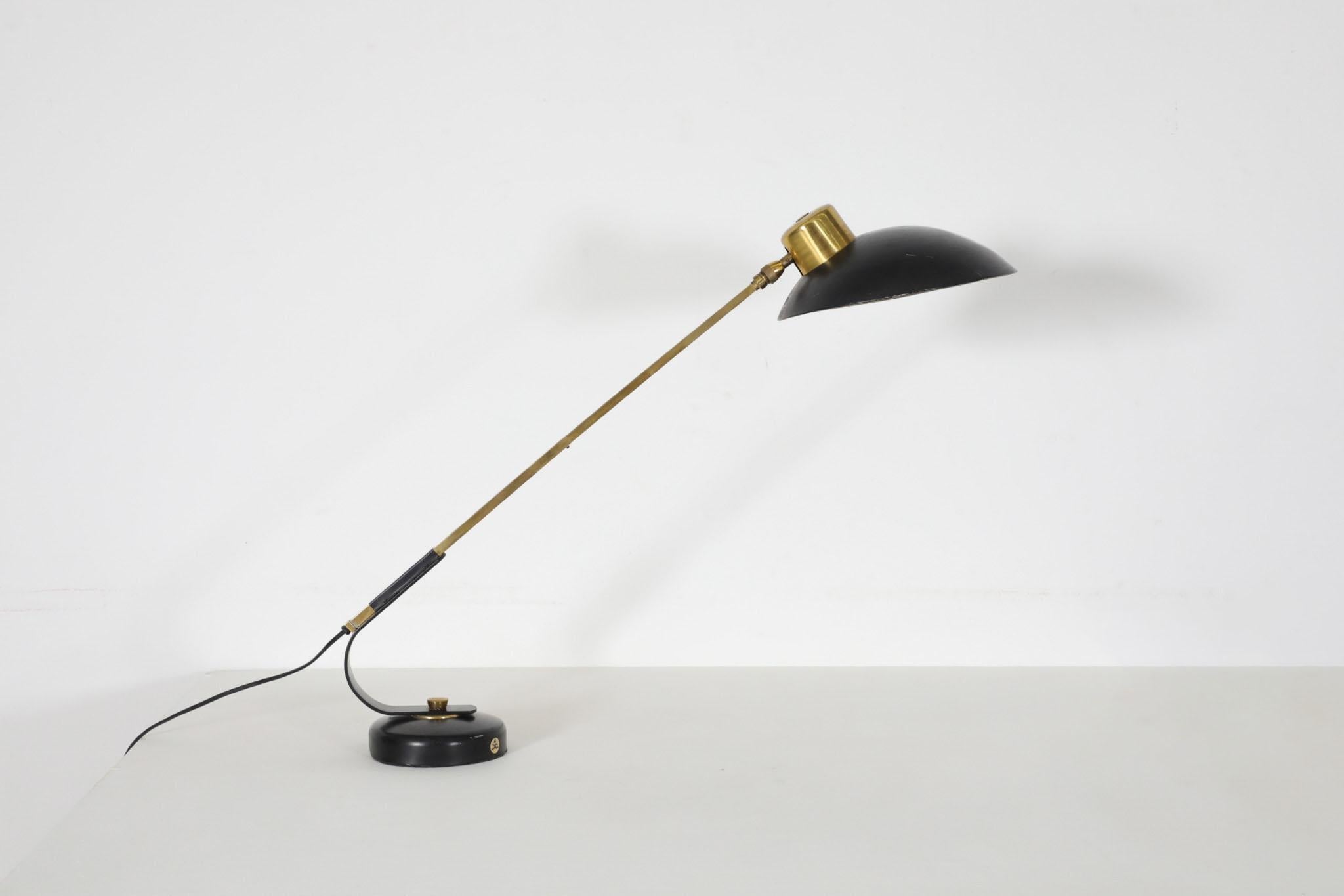 Laiton Lampe de bureau parisienne en laiton et émail noir par Ferdinand Solère, 1950 en vente