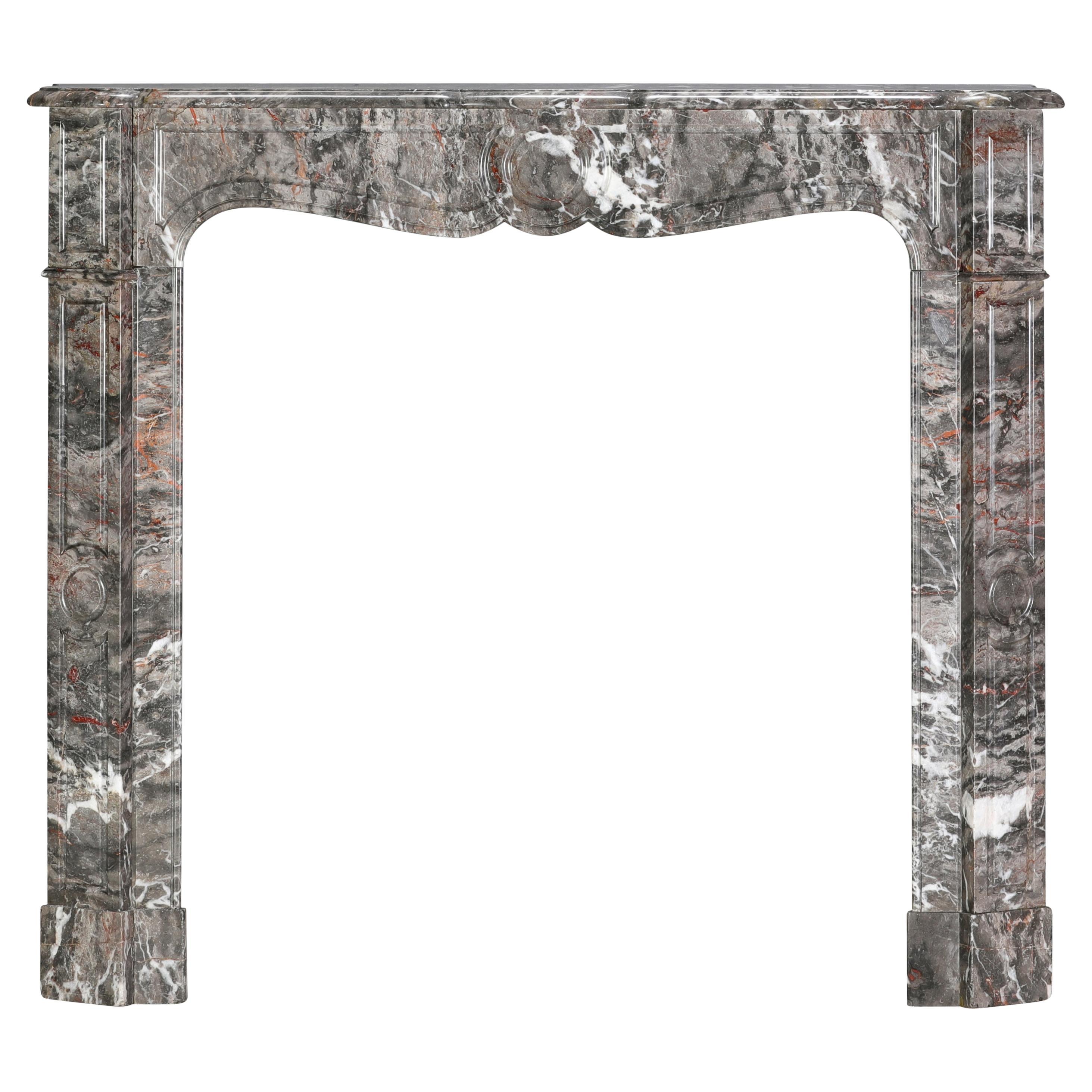 Entorno de chimenea Pompadour de diseño parisino en raro mármol francés Bois Jourdan