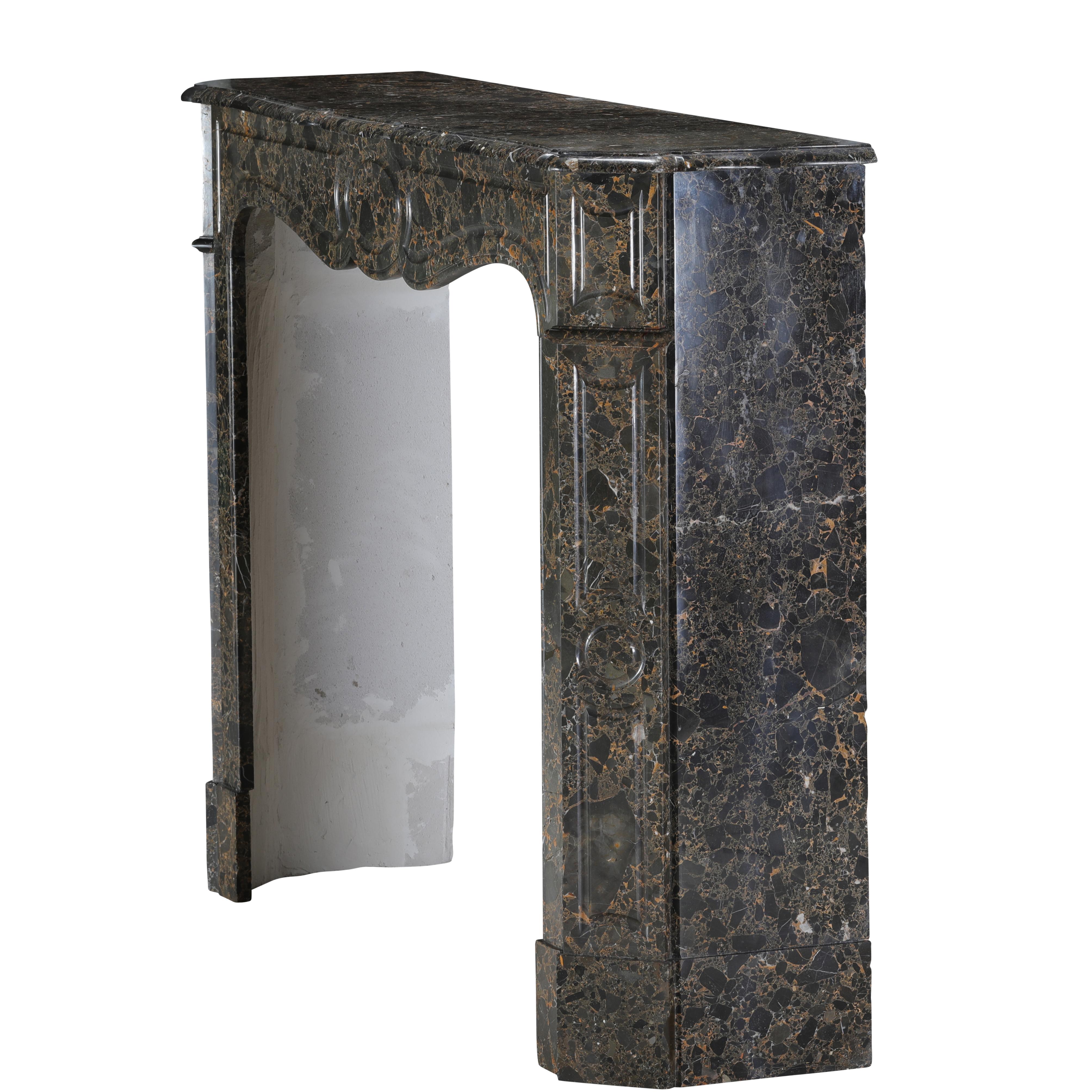 Repisa de chimenea parisina Pompadour de mármol Portor des Pyrénées Breche, poco común en venta 2