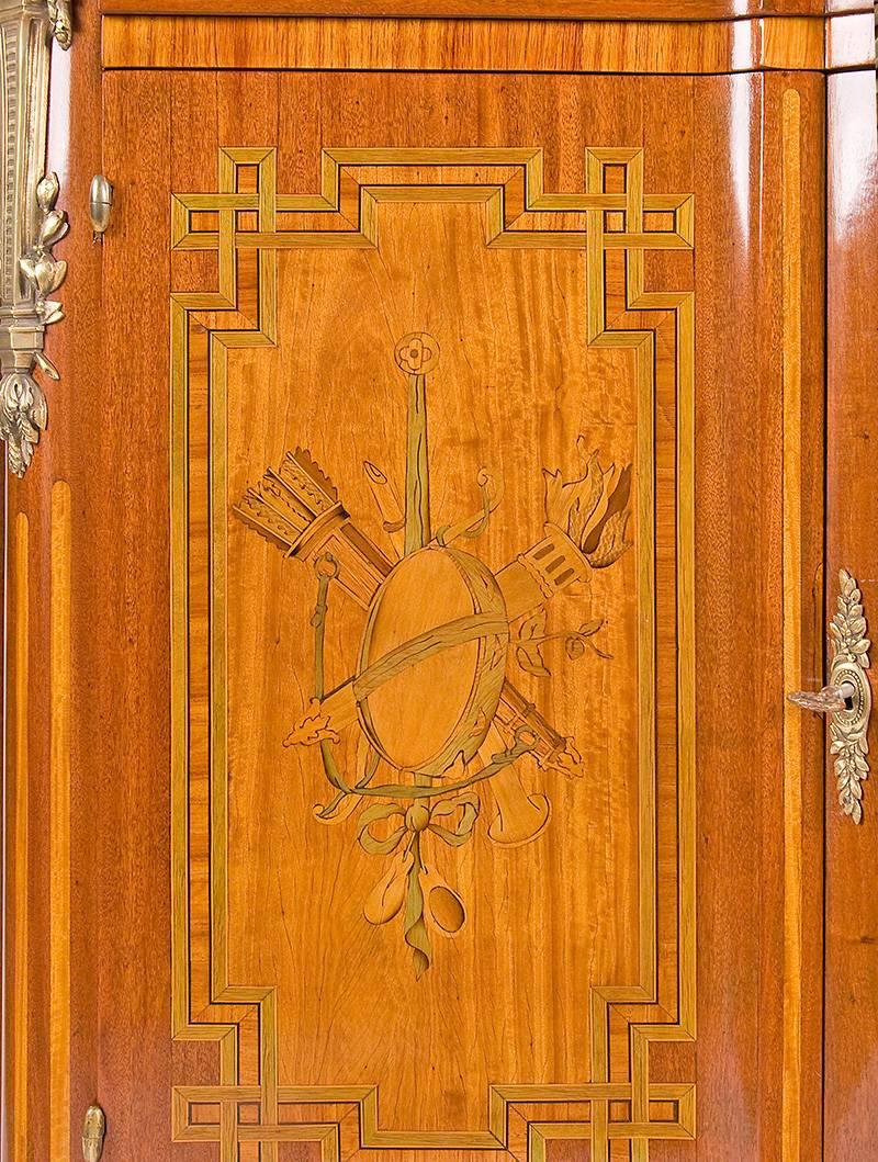Parisian Splendor Commode Made of Rosewood (Spätes 19. Jahrhundert) im Angebot