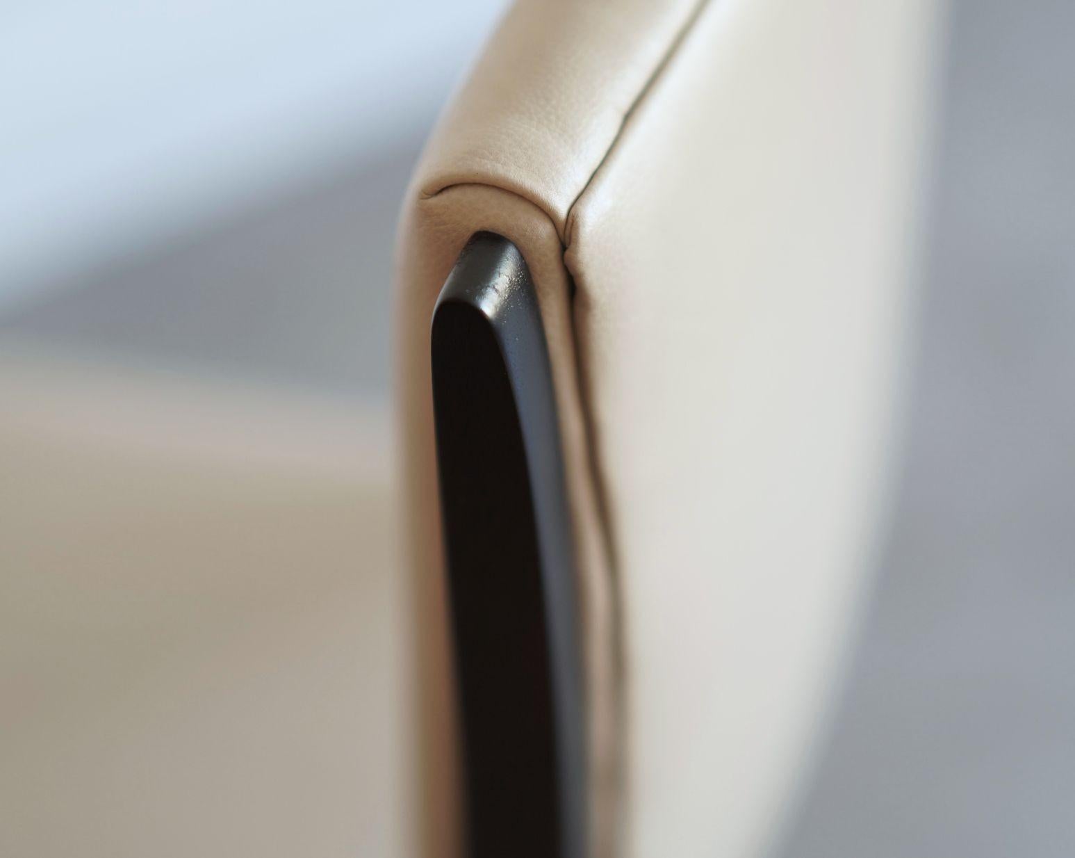 Parisiano Esstischstuhl in Espresso Nussbaum von Stamford Modern im Angebot 3