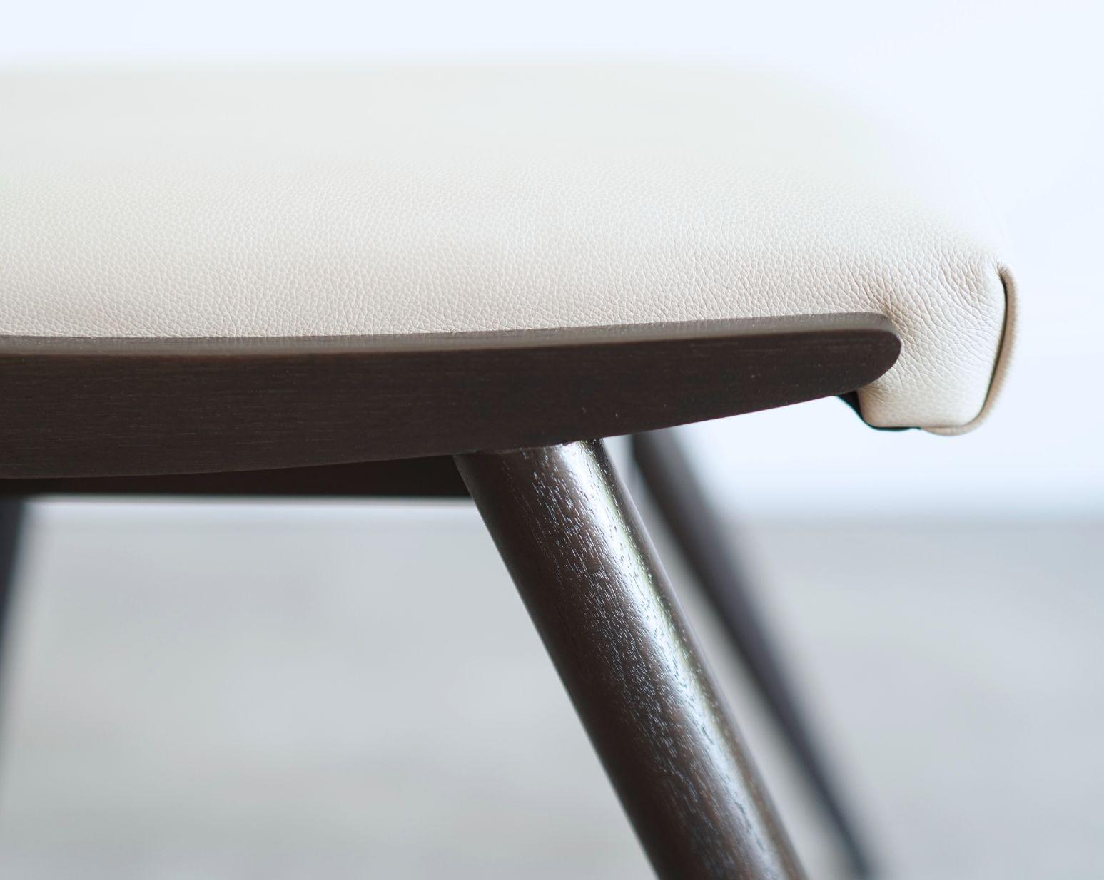 Parisiano Esstischstuhl in Espresso Nussbaum von Stamford Modern im Angebot 1