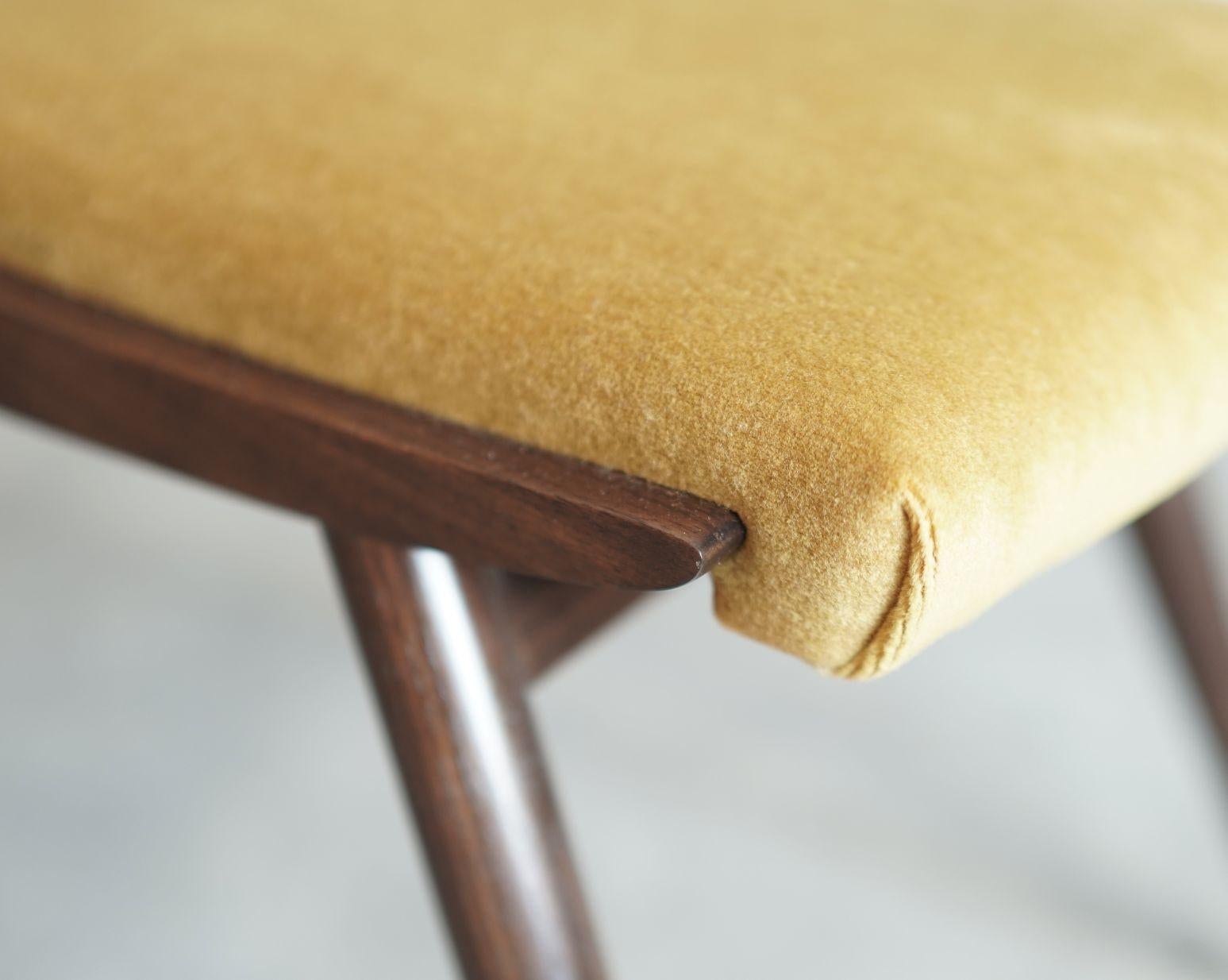 Parisiano Esszimmerstuhl aus Nussbaumholz von Stamford Modern im Angebot 1