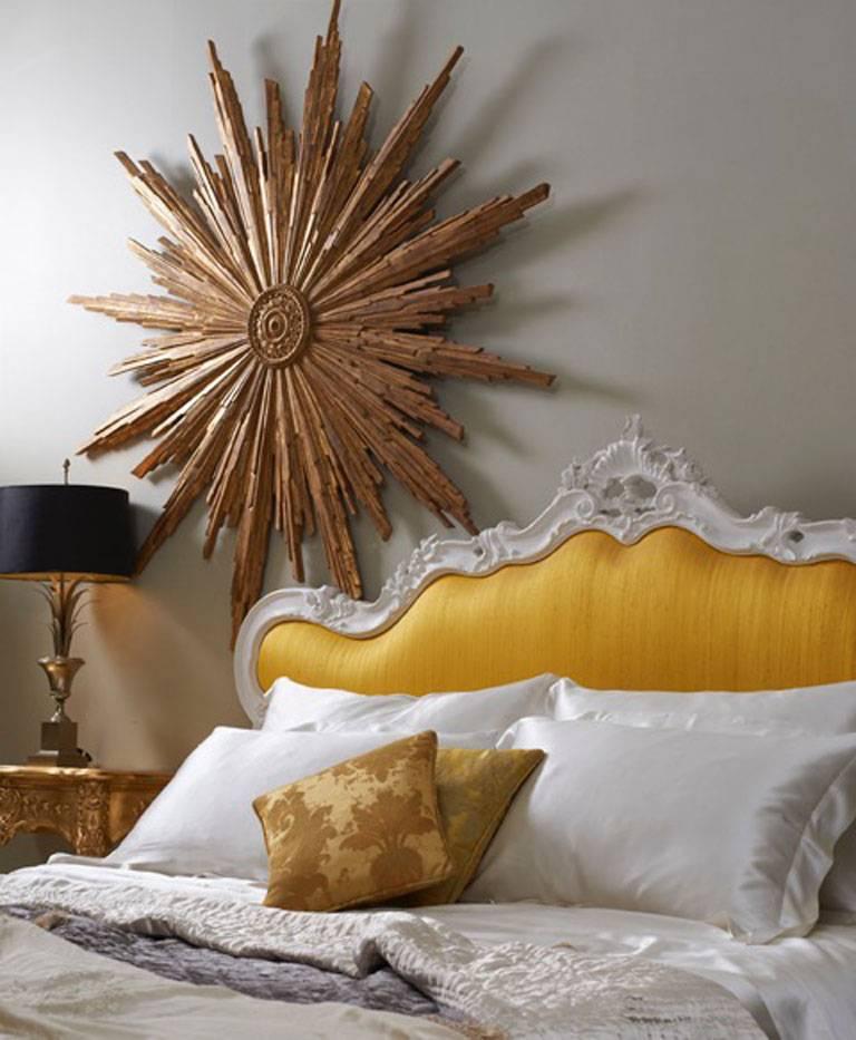 Parisienne-Bett, handgeschnitzt im Louis XV.-Stil, hergestellt von La Maison London (Englisch) im Angebot