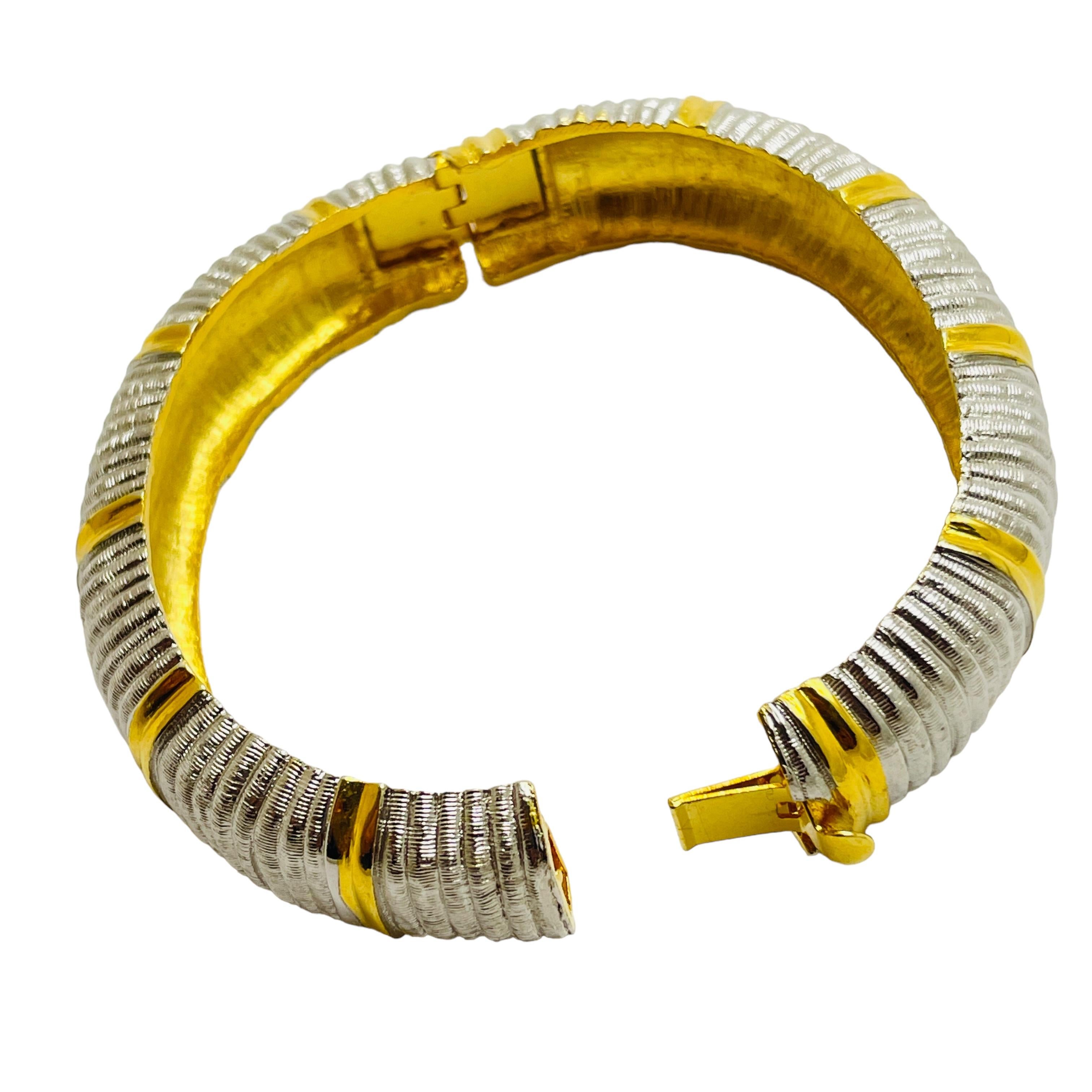 Bracciale bangle di design firmato Park Lane's in oro e argento In condizioni buone in vendita a Palos Hills, IL