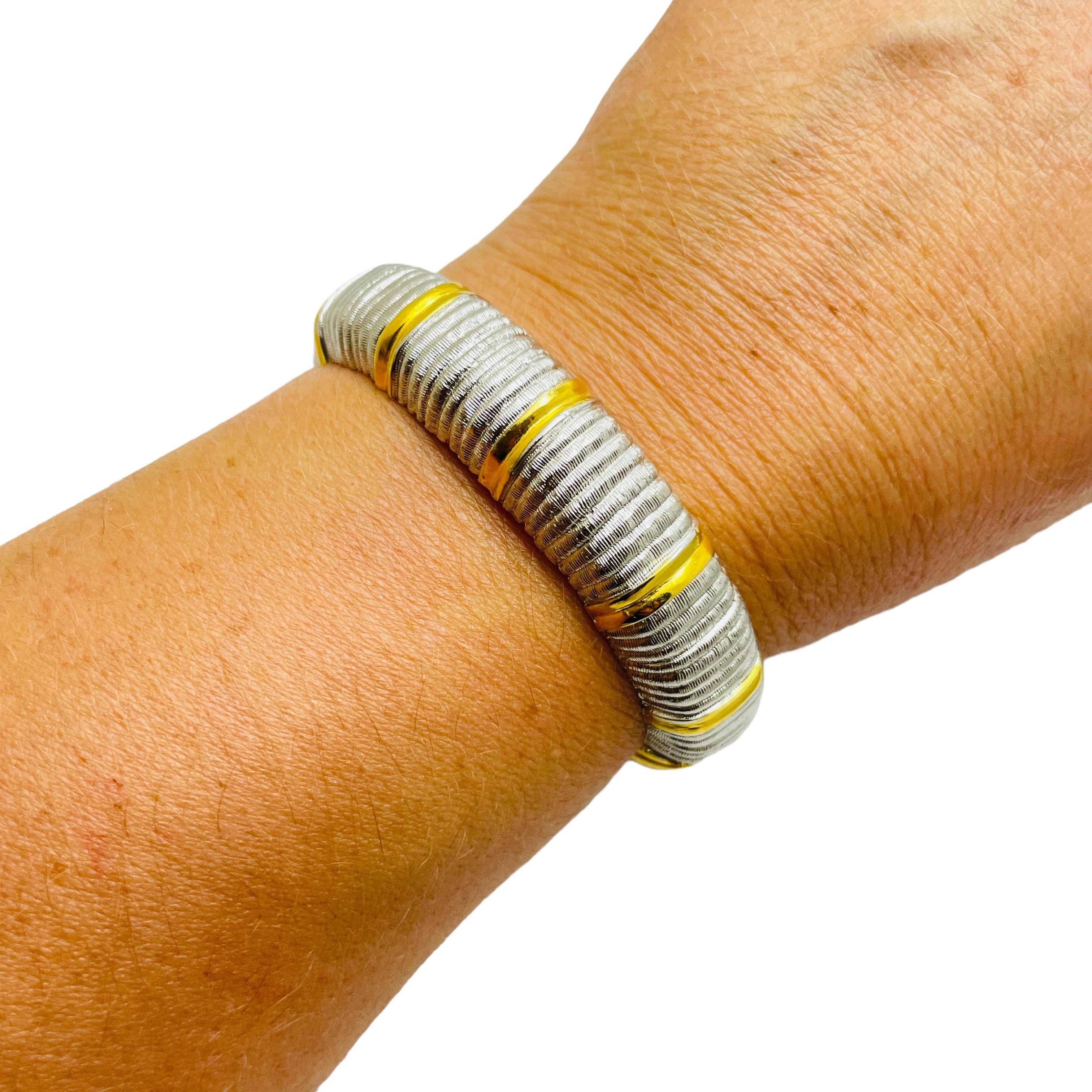 Bracciale bangle di design firmato Park Lane's in oro e argento in vendita 1
