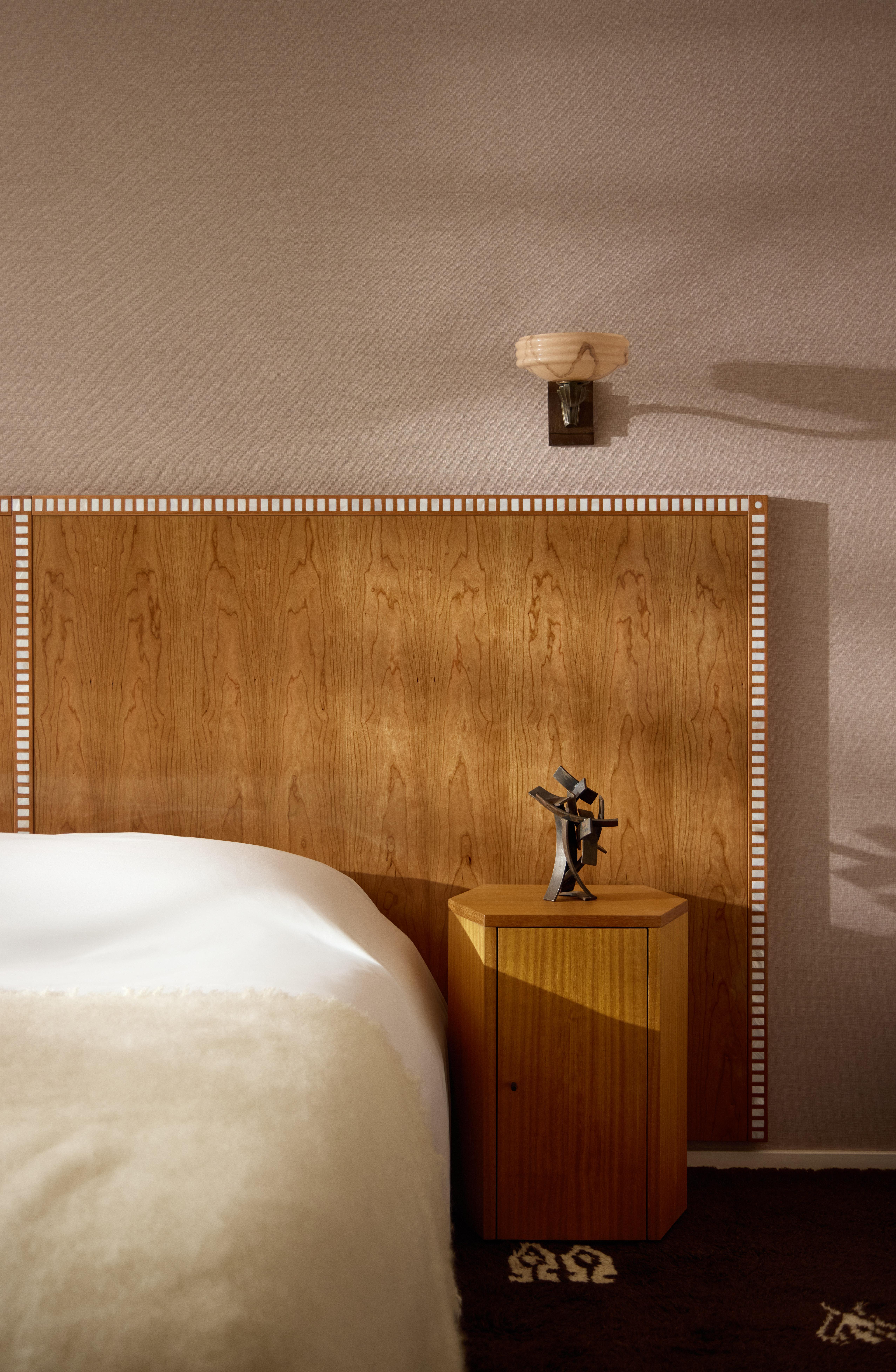 The Park nightstand is the epitome of exquisite craftsmanship, featuring meticulously proportioned dimensions and exceptional detailing that make it an ideal bedside companion. Our furniture pieces are thoughtfully crafted to become focal points