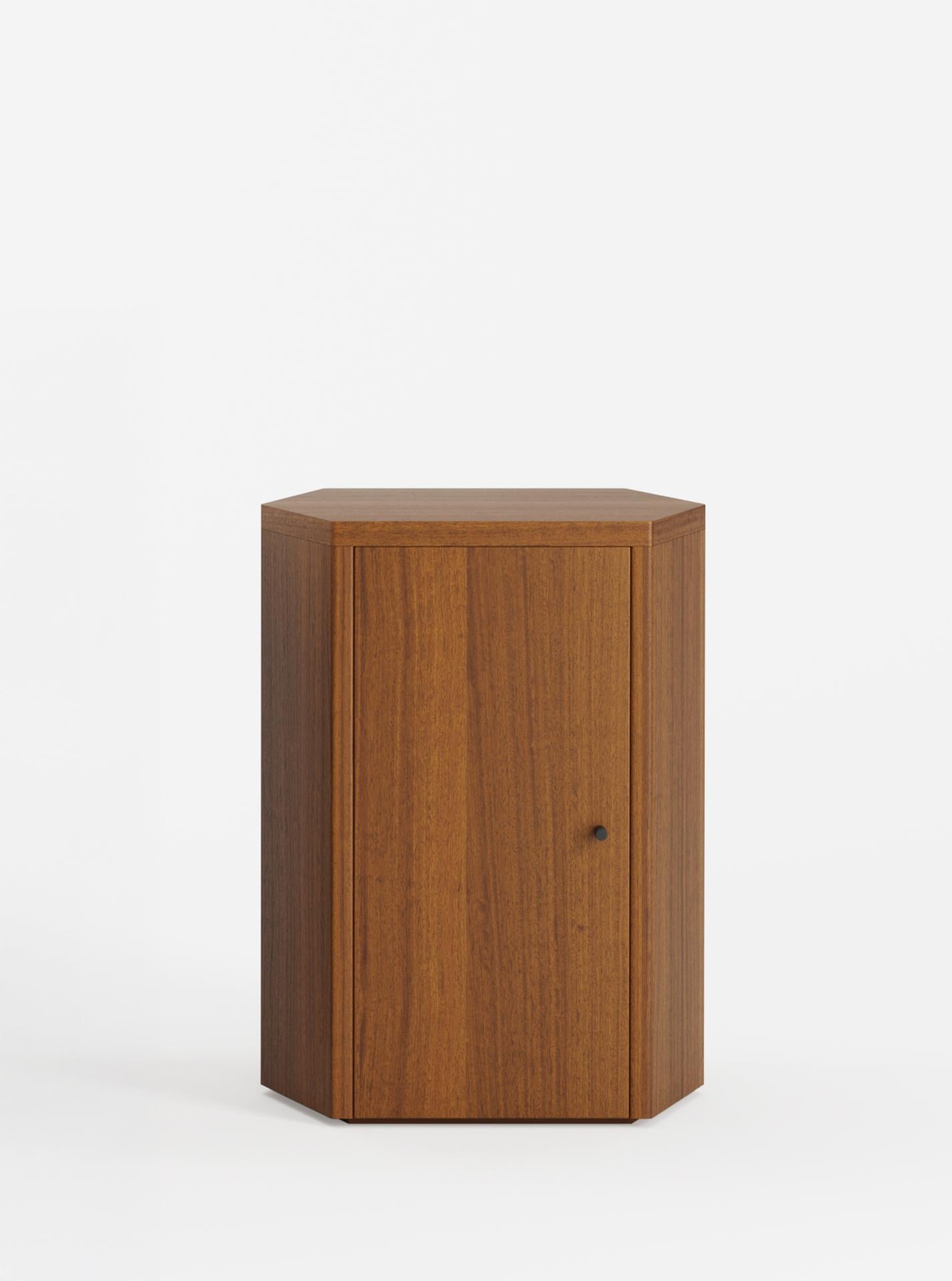 Minimalismo Comodino Park Unità singola sinistra in Wood Iroko oliato di Yaniv Chen per Lemon in vendita