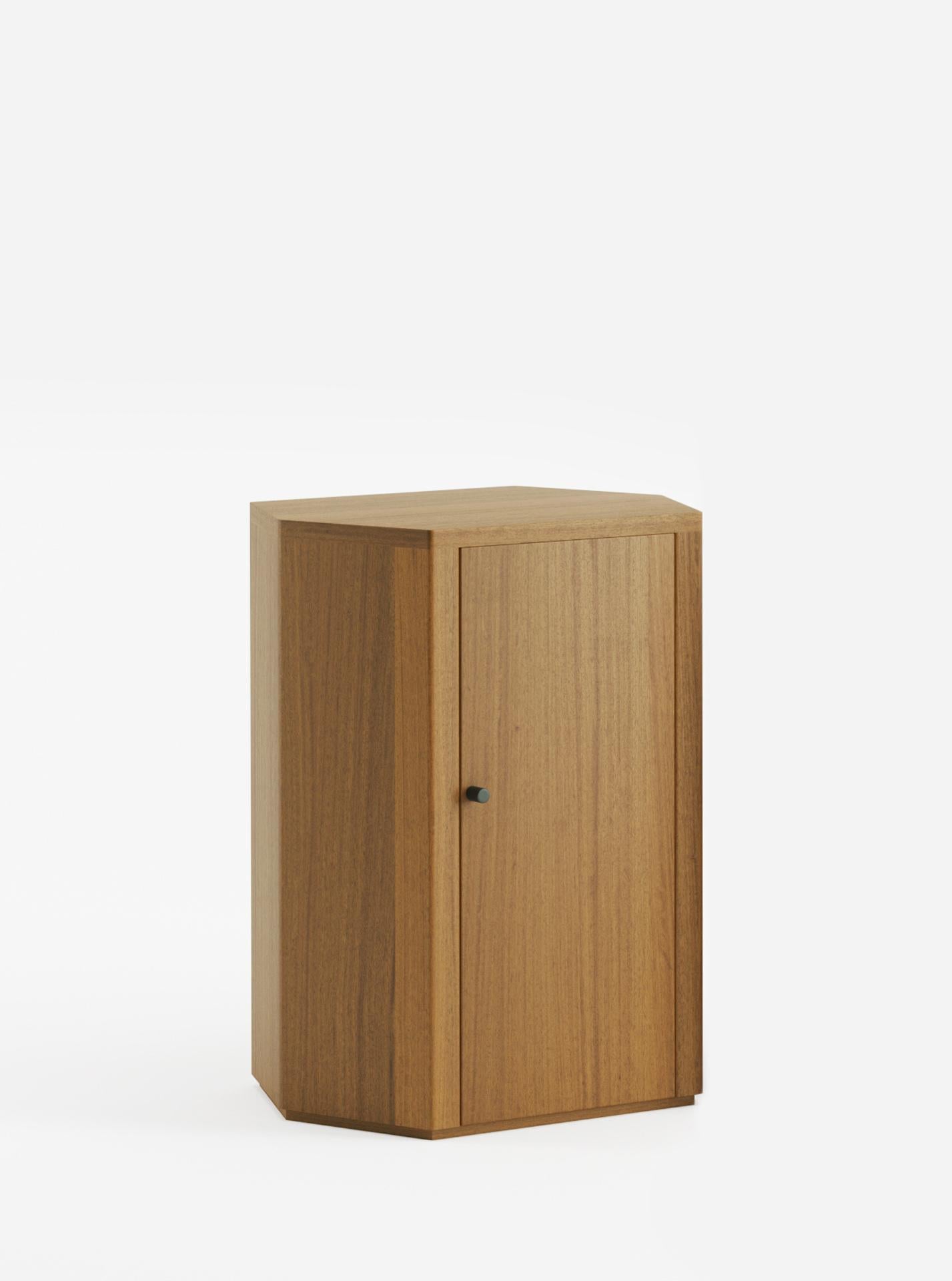 Mesilla de noche Park Mueble individual derecho en madera de iroko aceitada por Yaniv Chen para Lemon Sudafricano en venta