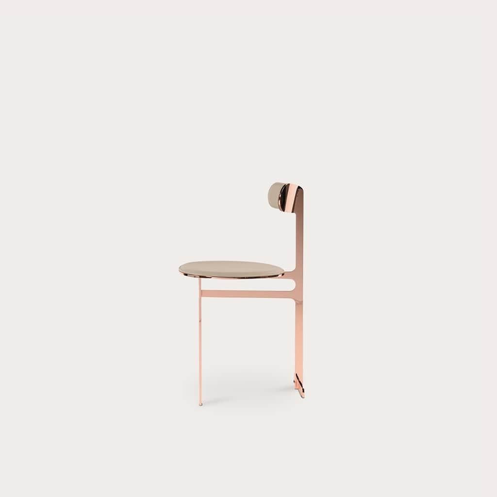 This Park Place dining chair by Yabu Pushelberg in black soft touch is upholstered in Geneva Avenue textured wool. Geneva Avenue comes in 5 colorways from Germany with a composition of 96% Virgin Wool and 4% Polyamide, a weight of 1010g/m and a