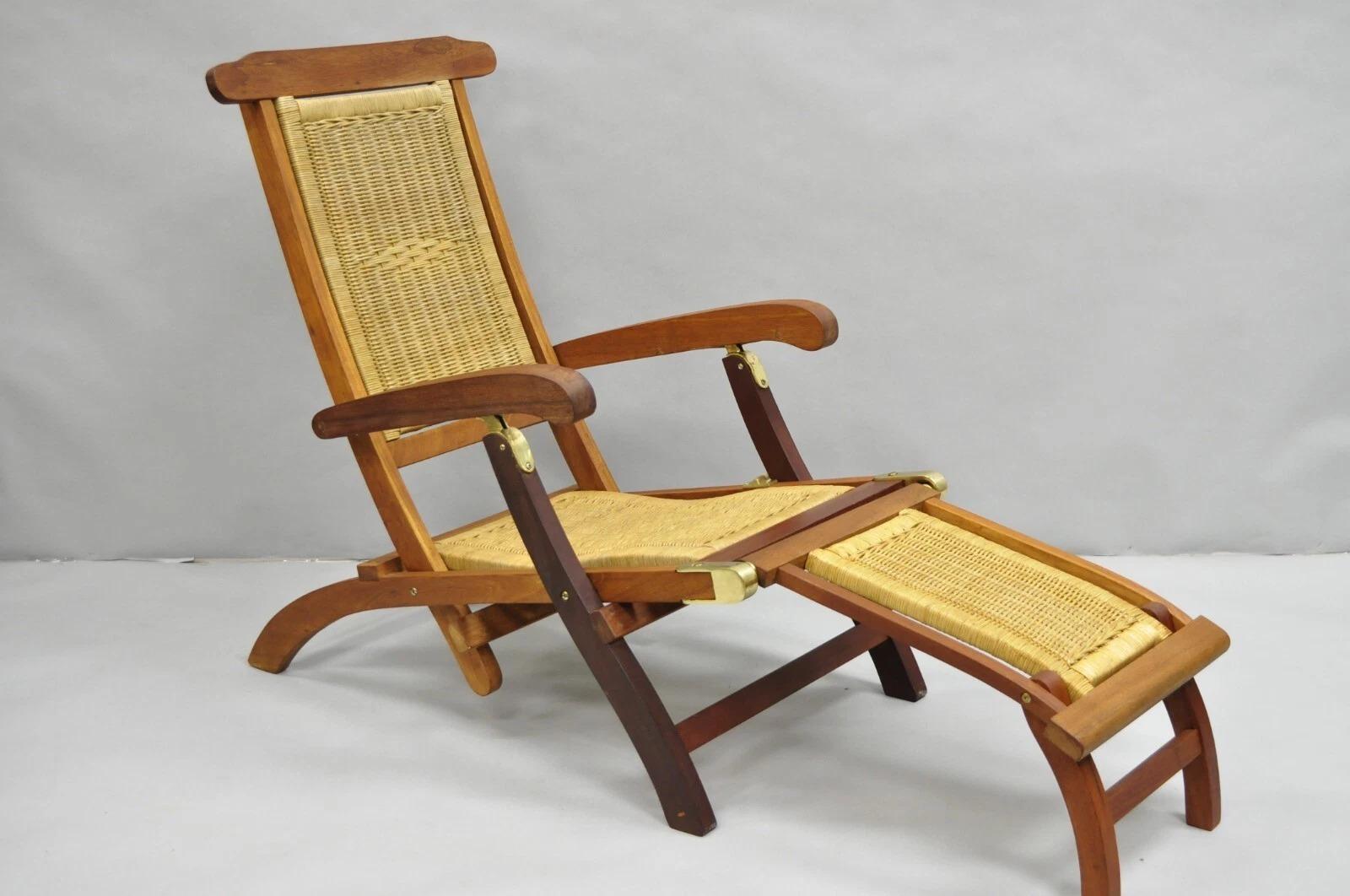 Altro Park Royal British Colonial in legno duro e vimini Plantation Foldes Deck Chair Pair in vendita