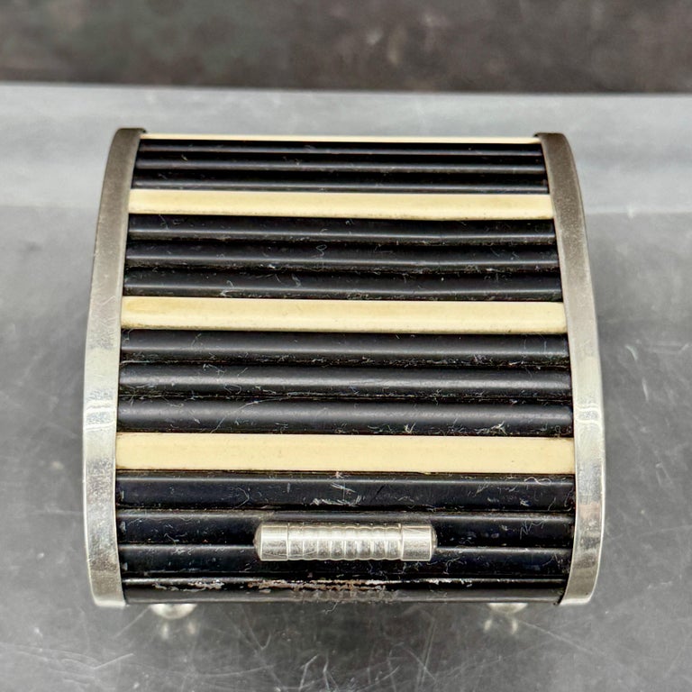 asbestos cigarette Cross-section of an asbestos-laden cigarette filter. Kent's Micronite  filter cigarettes were popularly marketed as a 