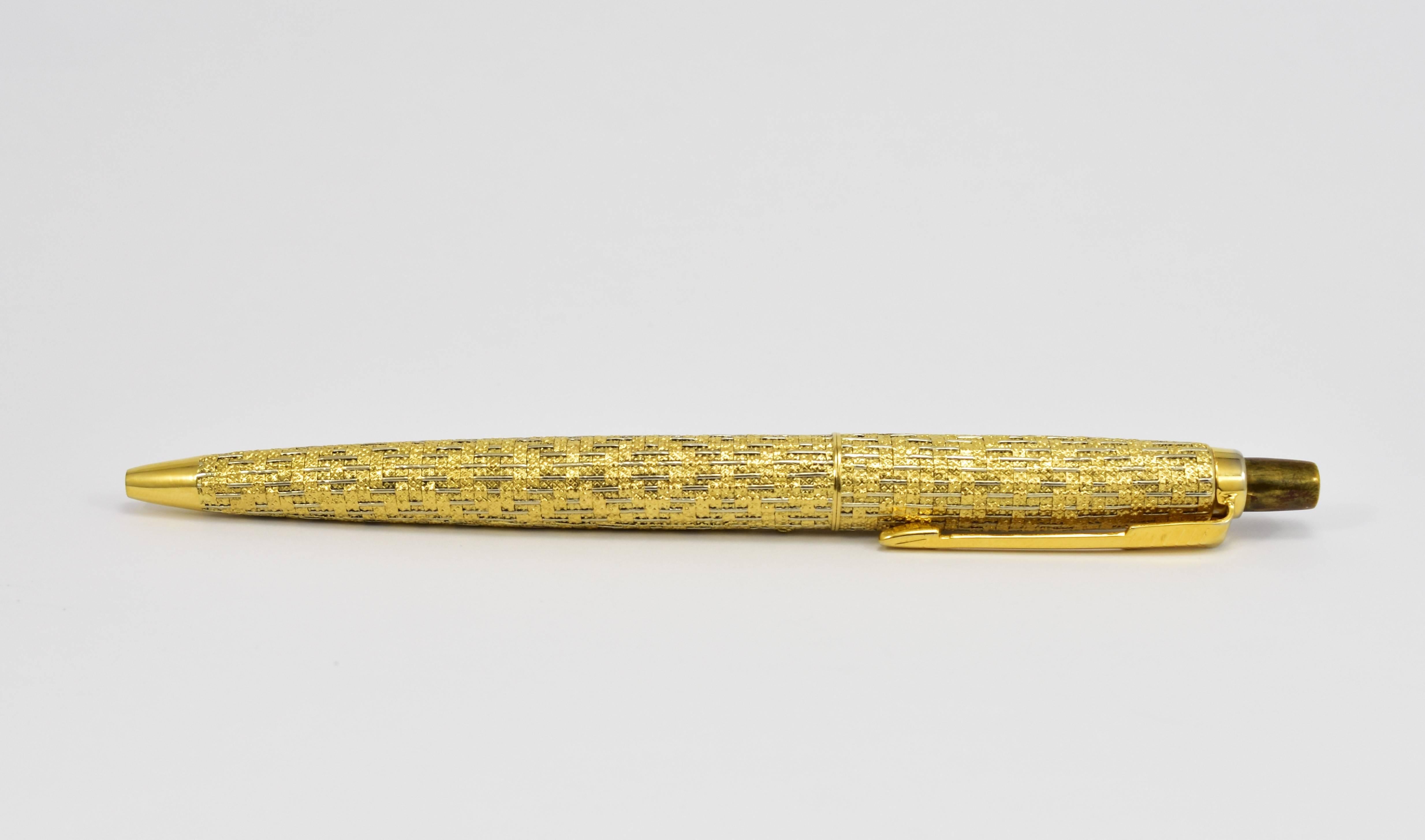 Elegant Parker ballpoint pen incased in (tested as) 18-karat white and yellow gold. Stamped 750. No Hallmark as orignated abroad. It features an intricate basketweave design. Beautiful workmanship and easy to use, carry, or give as a gift. Needs a