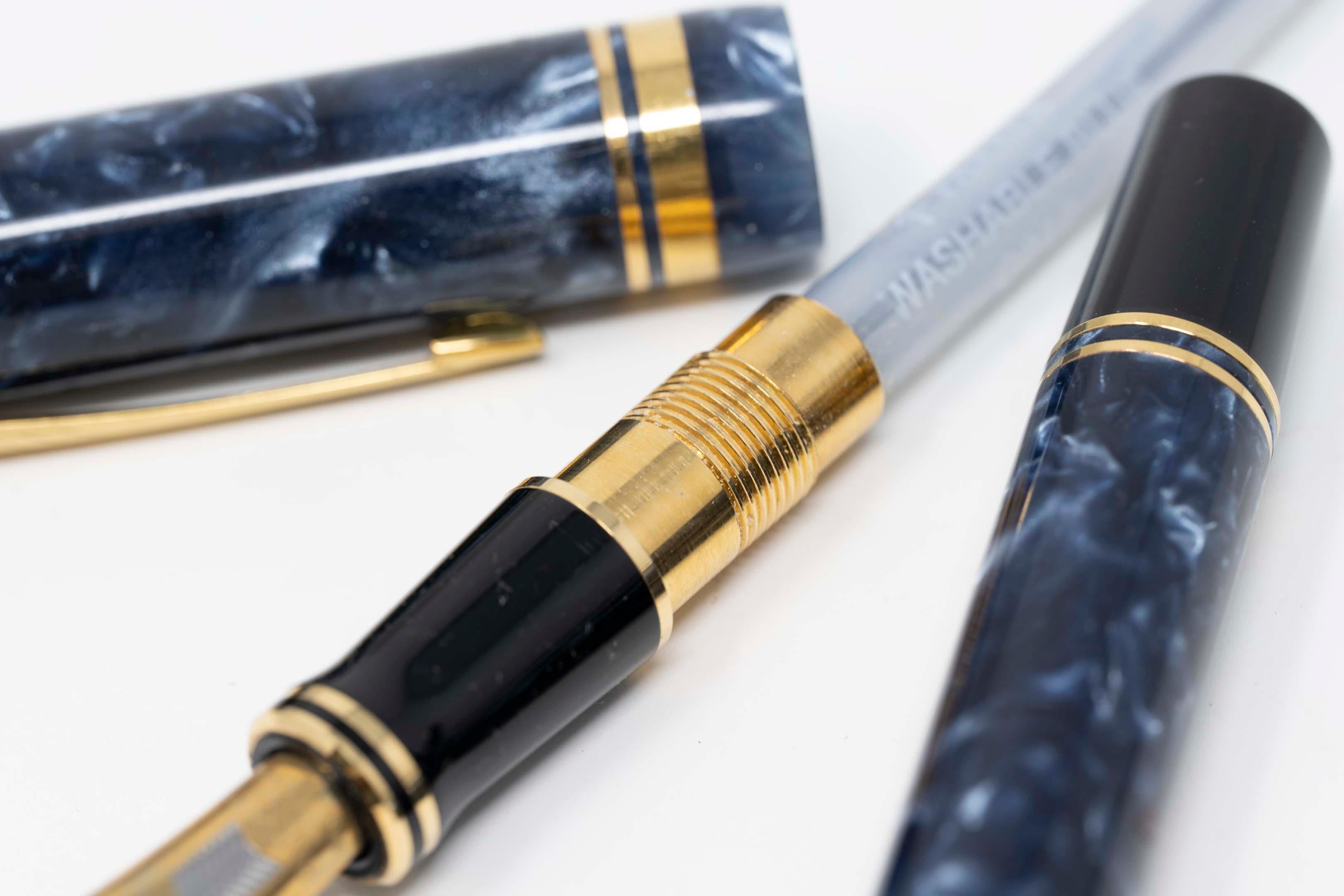Women's or Men's Parker Duofold Fountain Pen 18k Gold Nib For Sale
