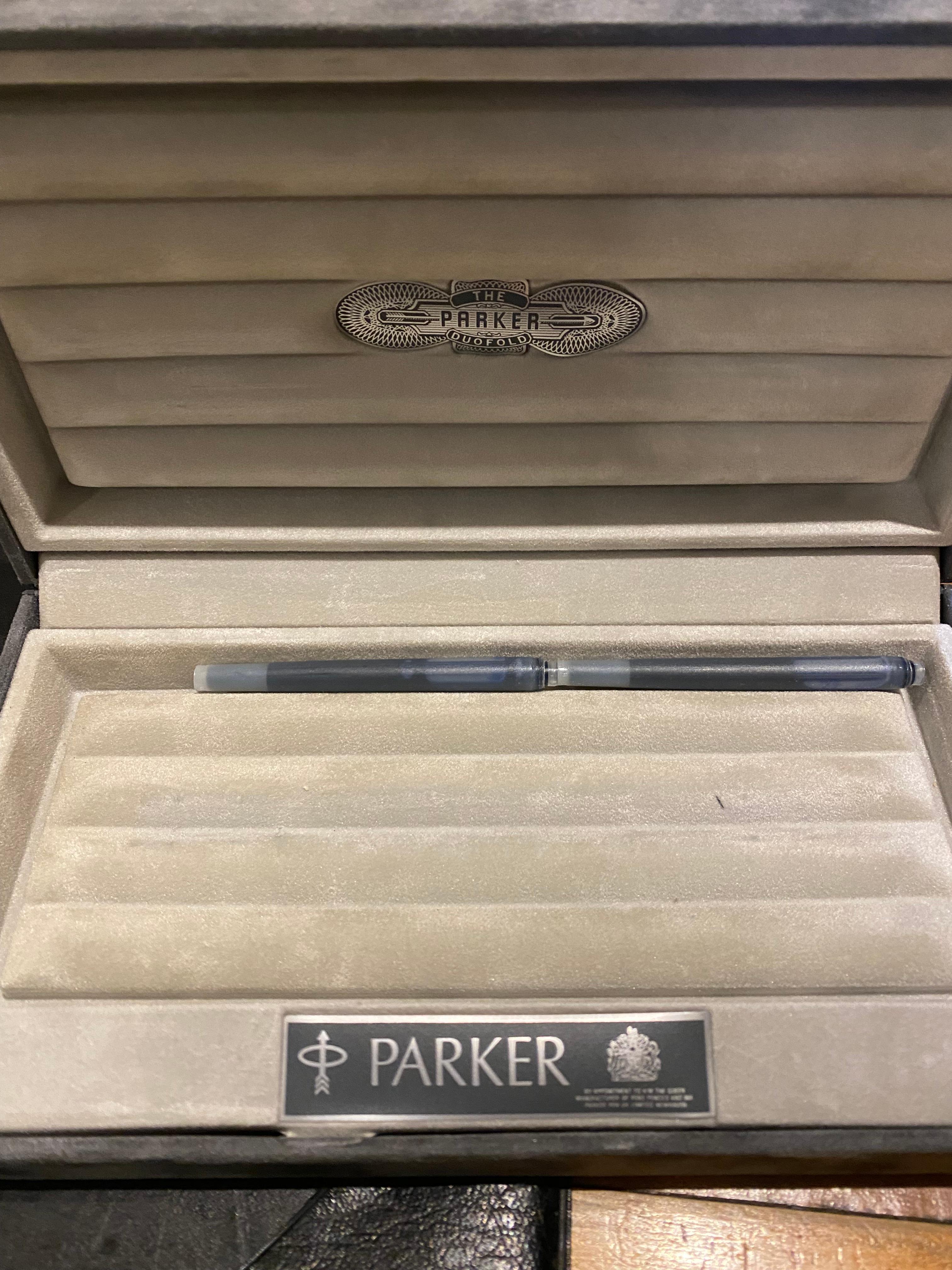 Parker Duofold Fountain Pen, Marble Green, 18K Gold Nib. Brand New + Box. For Sale 2