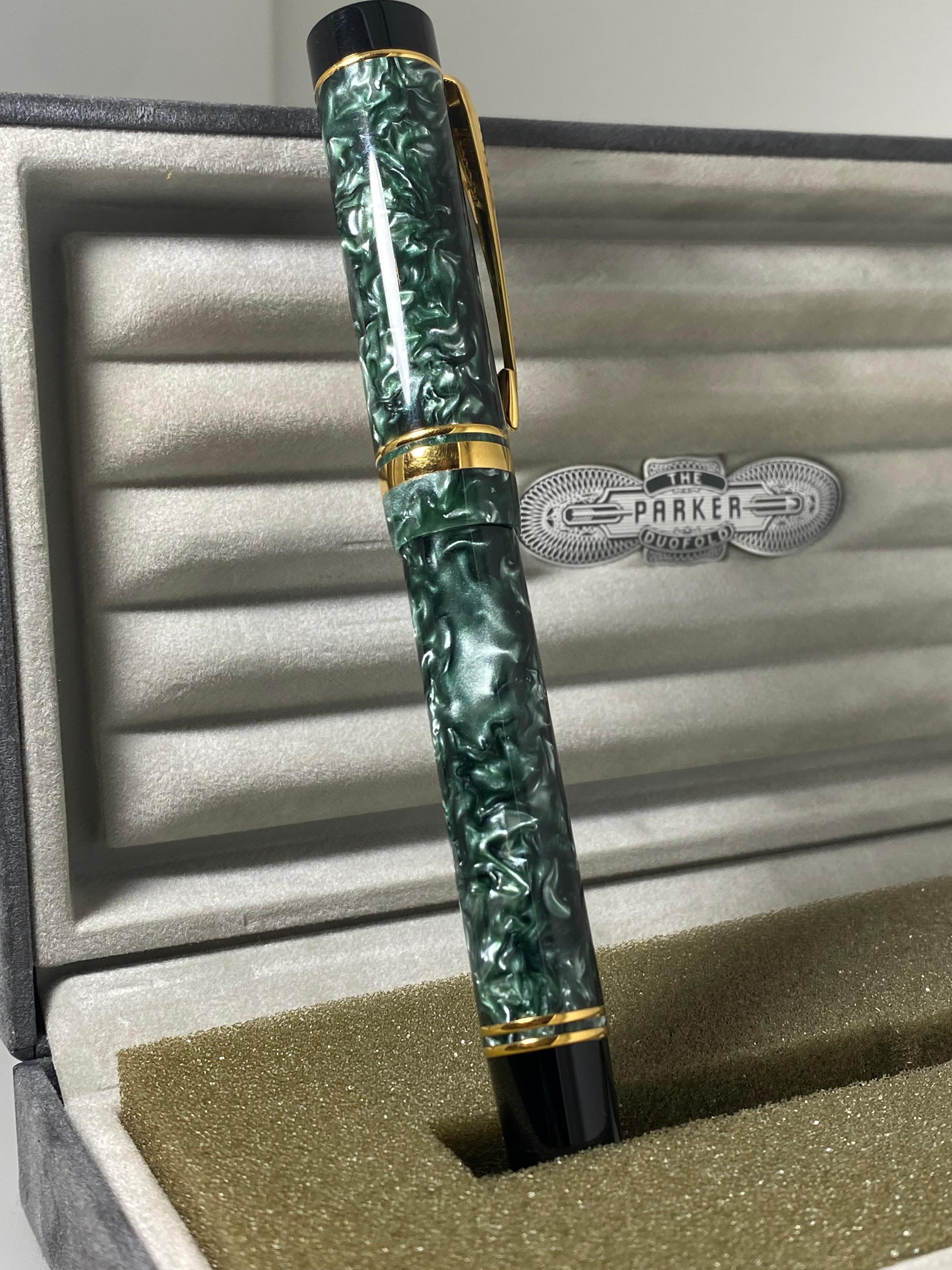 Parker Duofold Stylo Plume, Vert Marbre, Plume Or 18K. Neuf + Boîte. Unisexe en vente