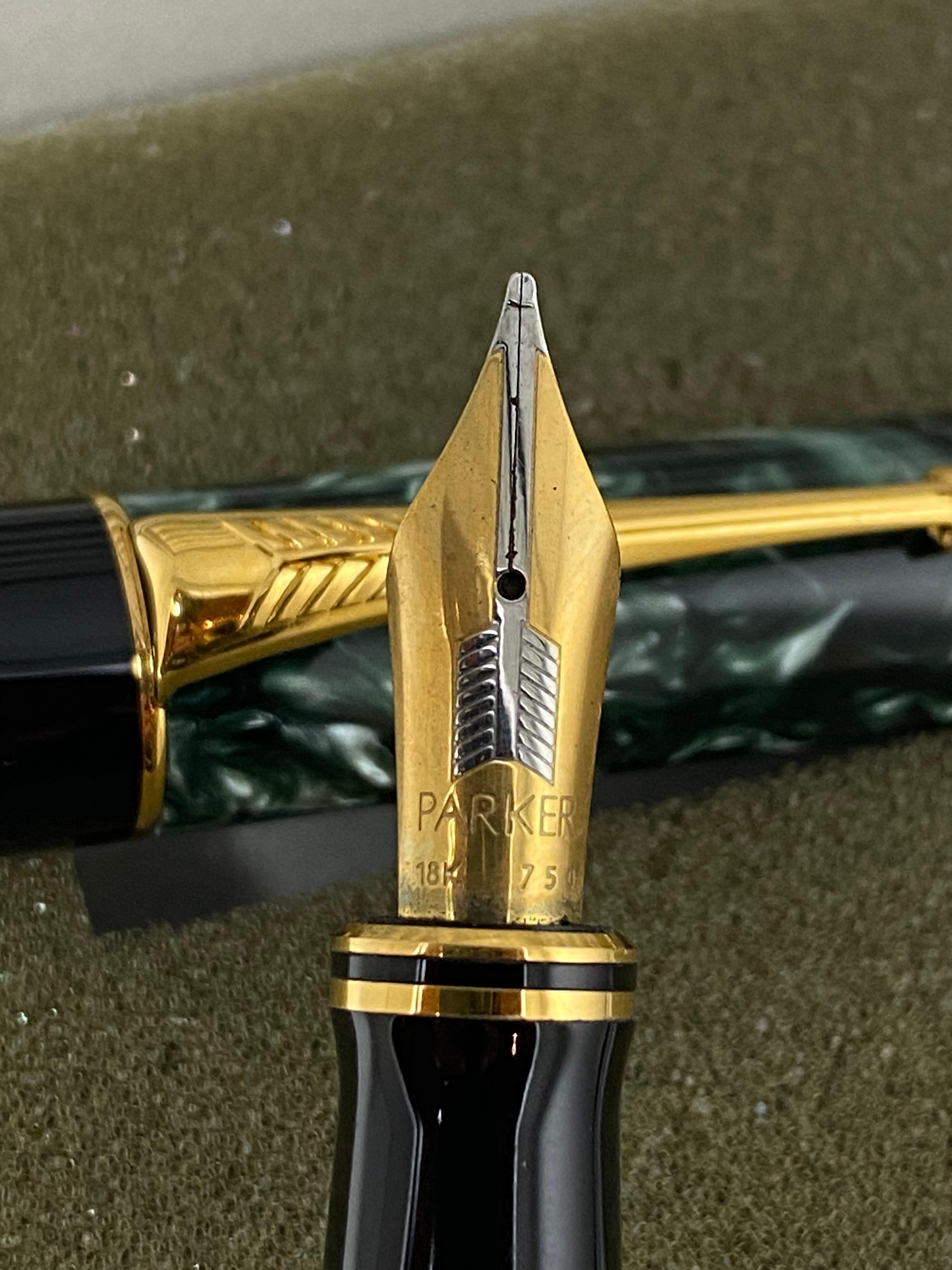 Modern Parker Duofold Fountain Pen, Marble Green, 18K Gold Nib. Brand New + Box. For Sale