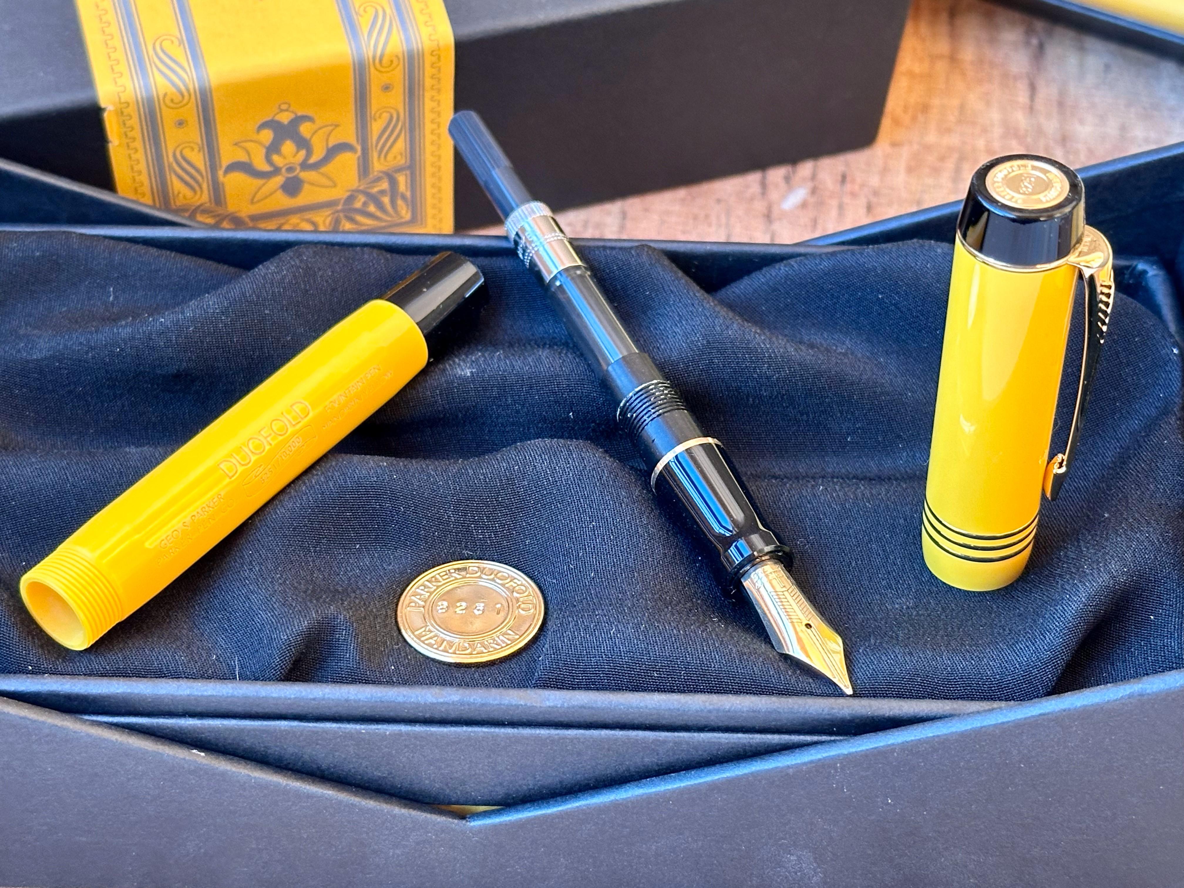 Zu verkaufen RARE PARKER Füllfederhalter Duofold Mandarin Gelb 1995 Limited #8251 18K in Box Full Set
Eigenschaften

Typ: Füllfederhalter
MATERIAL : Kunstharz - Größe M 18K Feder
Zustand: In Mint Excellent Condition With Barely any Wear And