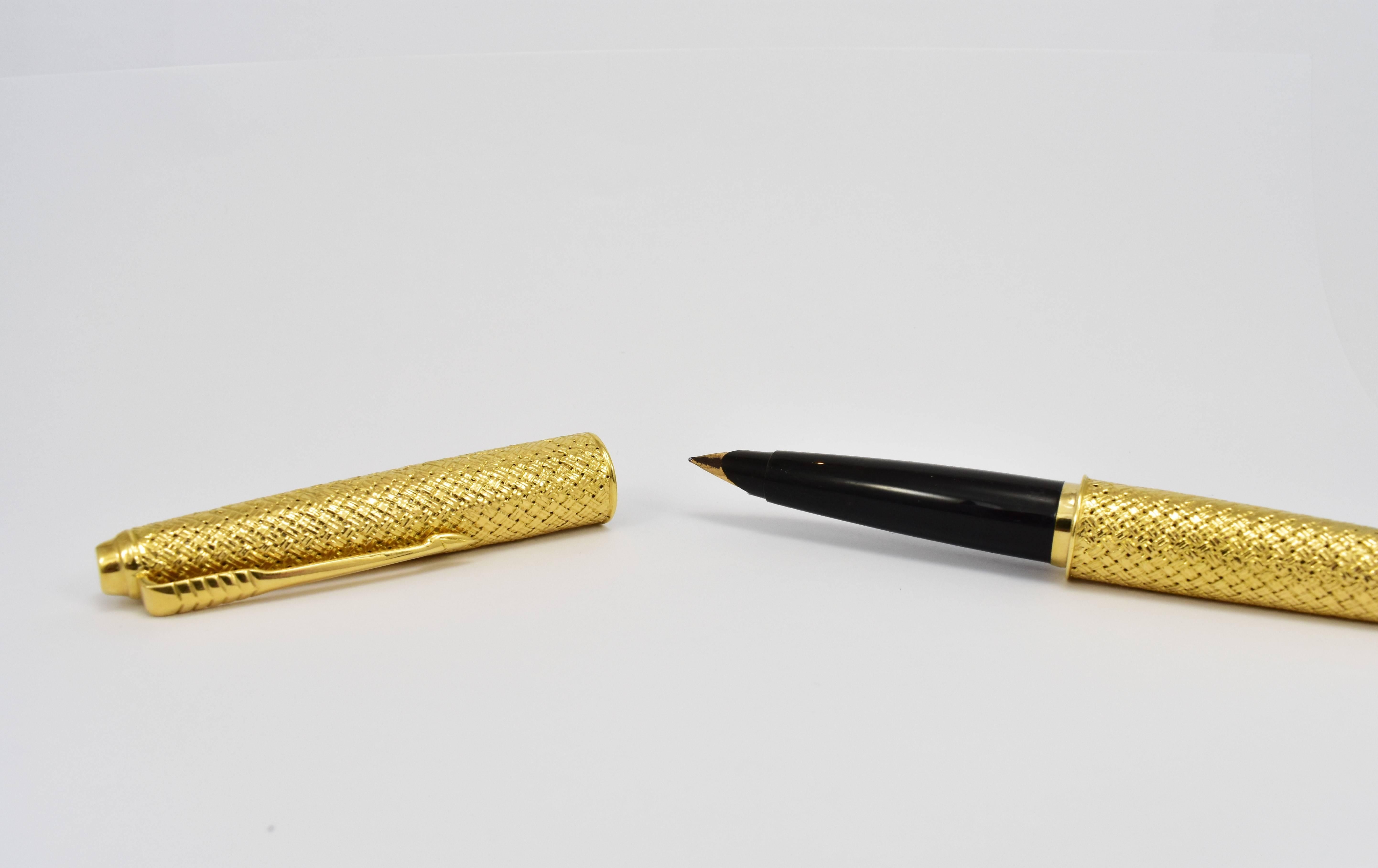 Parker Fountain Pen, Yellow Gold Basketweave In Excellent Condition For Sale In London, GB