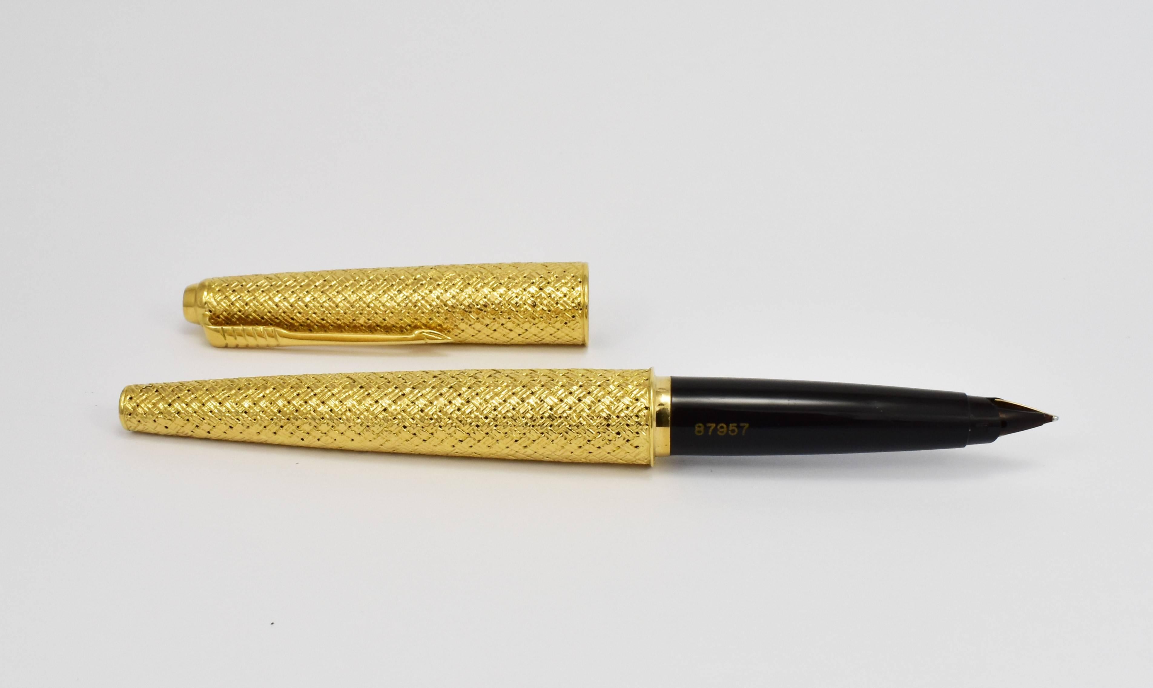 Parker Fountain Pen, Yellow Gold Basketweave For Sale 1