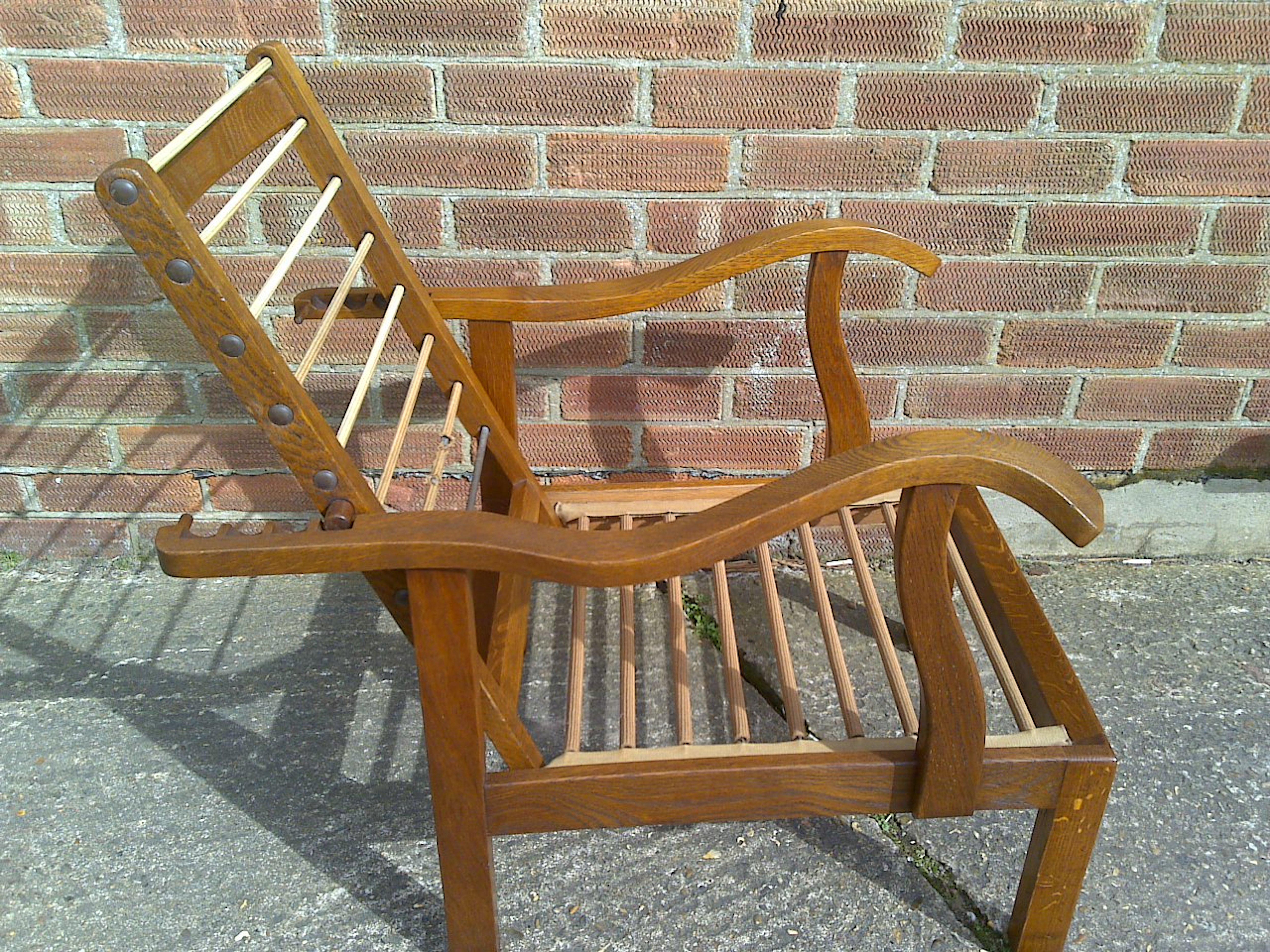 Parker Knoll, Mid-Century English Arts & Crafts Style Oak Reclining Armchair In Good Condition For Sale In London, GB