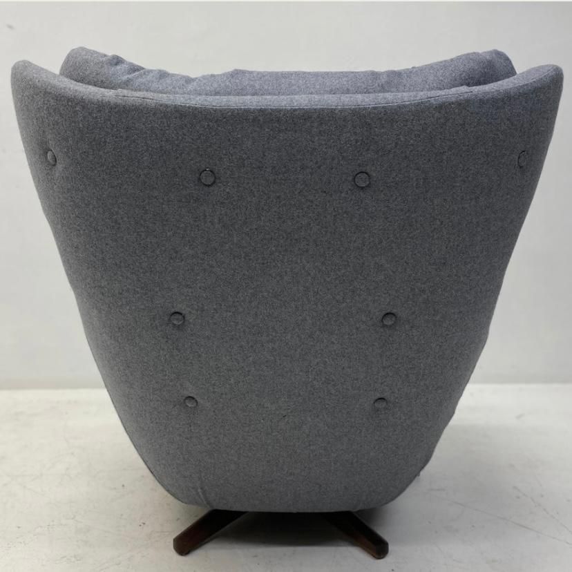 Mid-20th Century Parker Knoll Statesman Light Grey