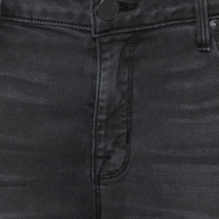These skinny jeans from Parker Smith are a perfect addition to your denim collection. These jeans carry a dark grey shade with a skinny-fit silhouette. Made of a stretchable cotton blend, this denim features a distressed style.