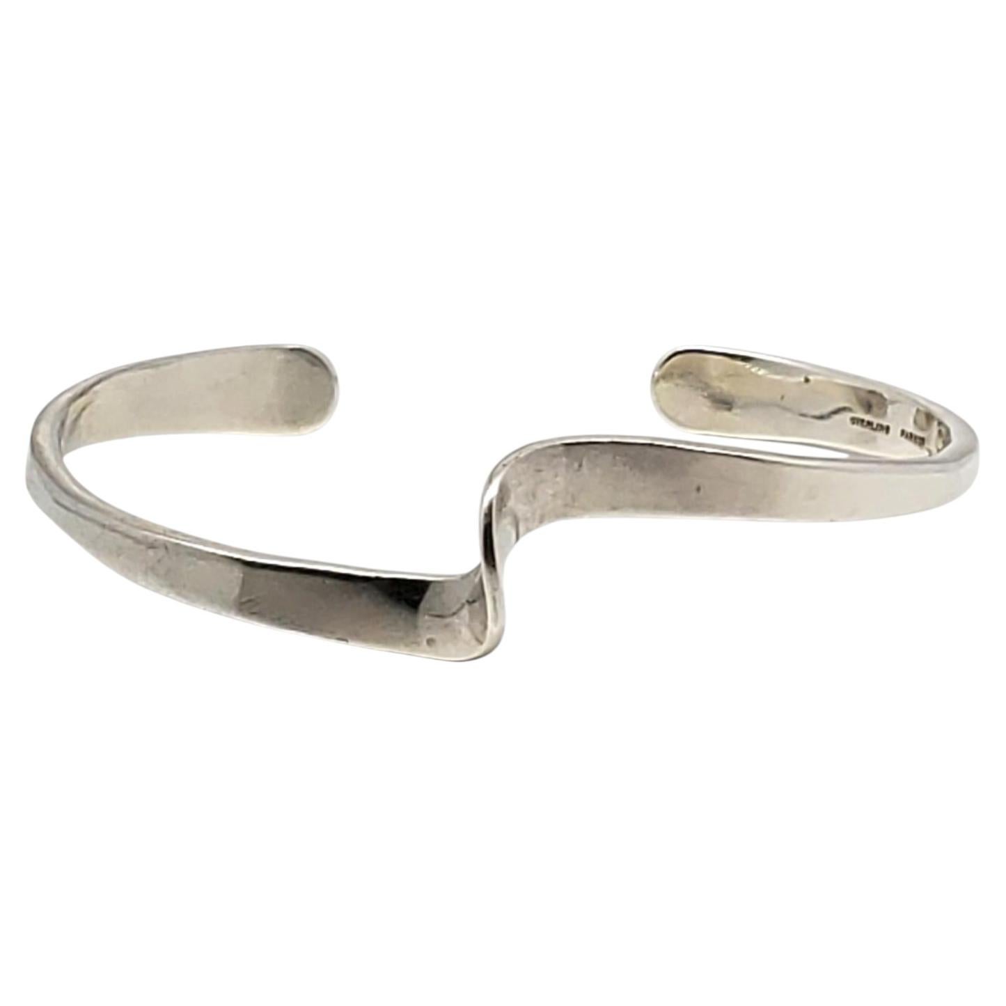 Bracciale a cuffia Parker in argento sterling con motivo a onde #24526