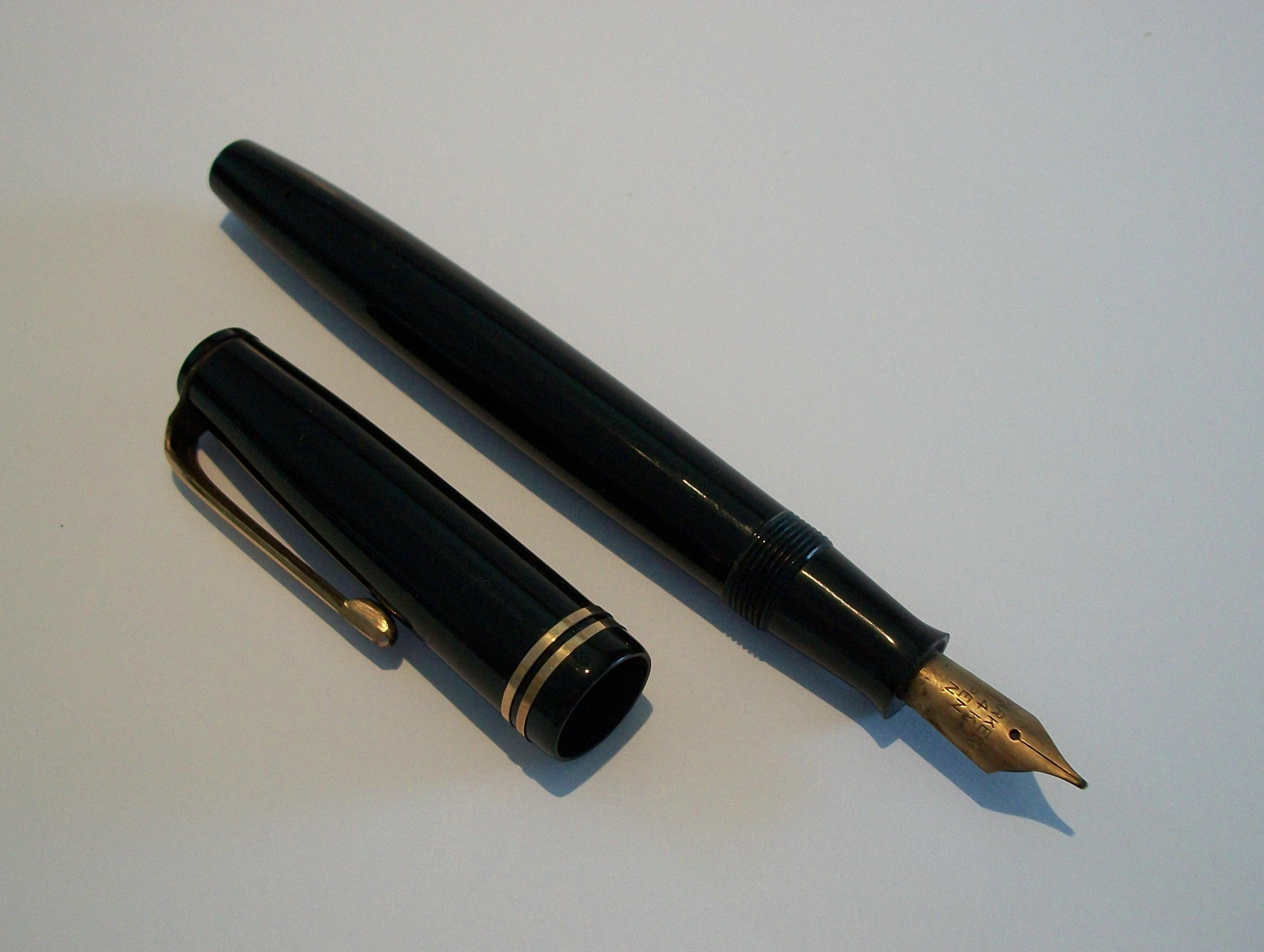 PARKER - Victory Model - Stylo Plume Noir - Plume Or 14K - K.K. - Circa 1950's Bon état - En vente à Chatham, CA