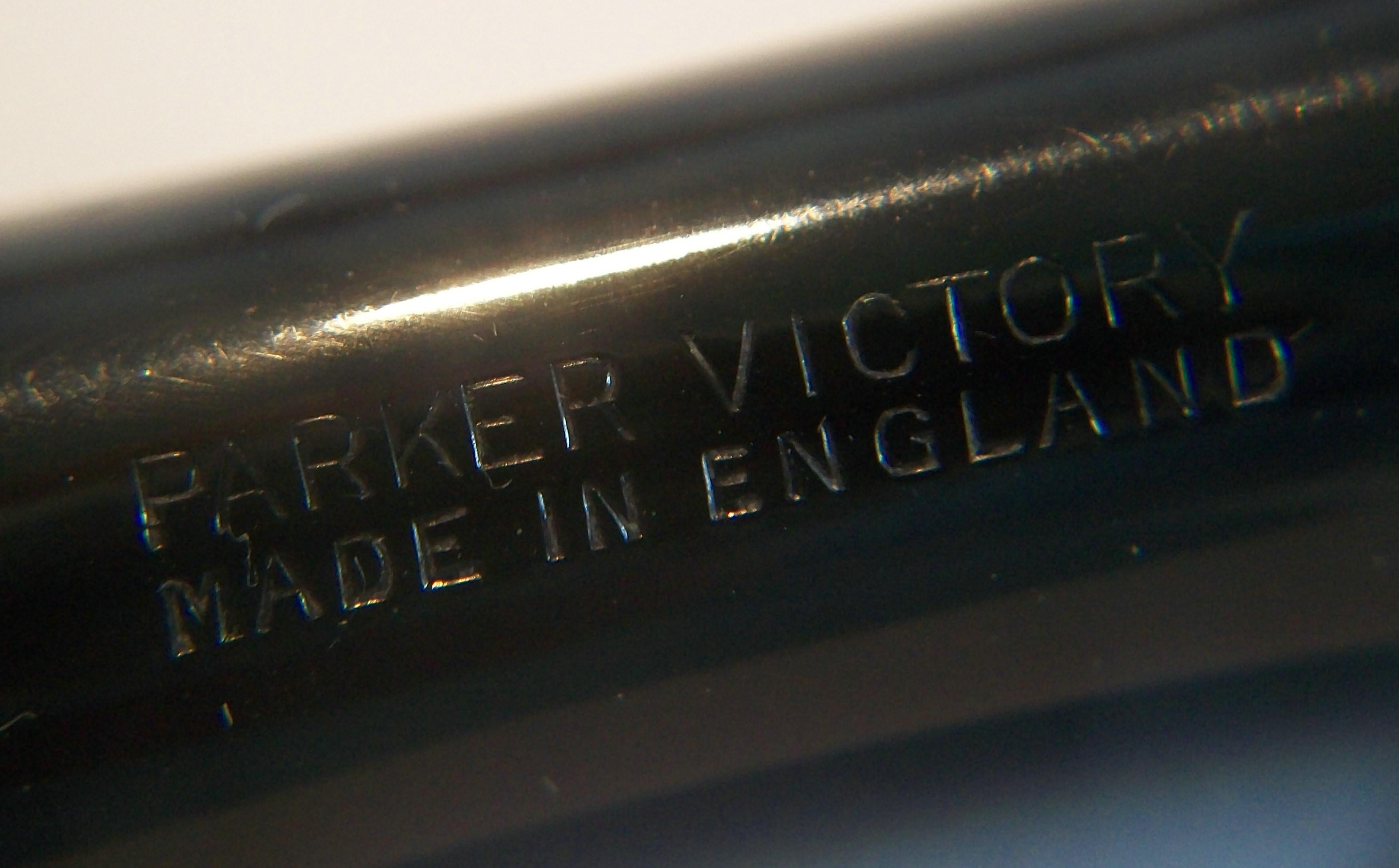 PARKER - Victory Model - Stylo Plume Noir - Plume Or 14K - K.K. - Circa 1950's en vente 1