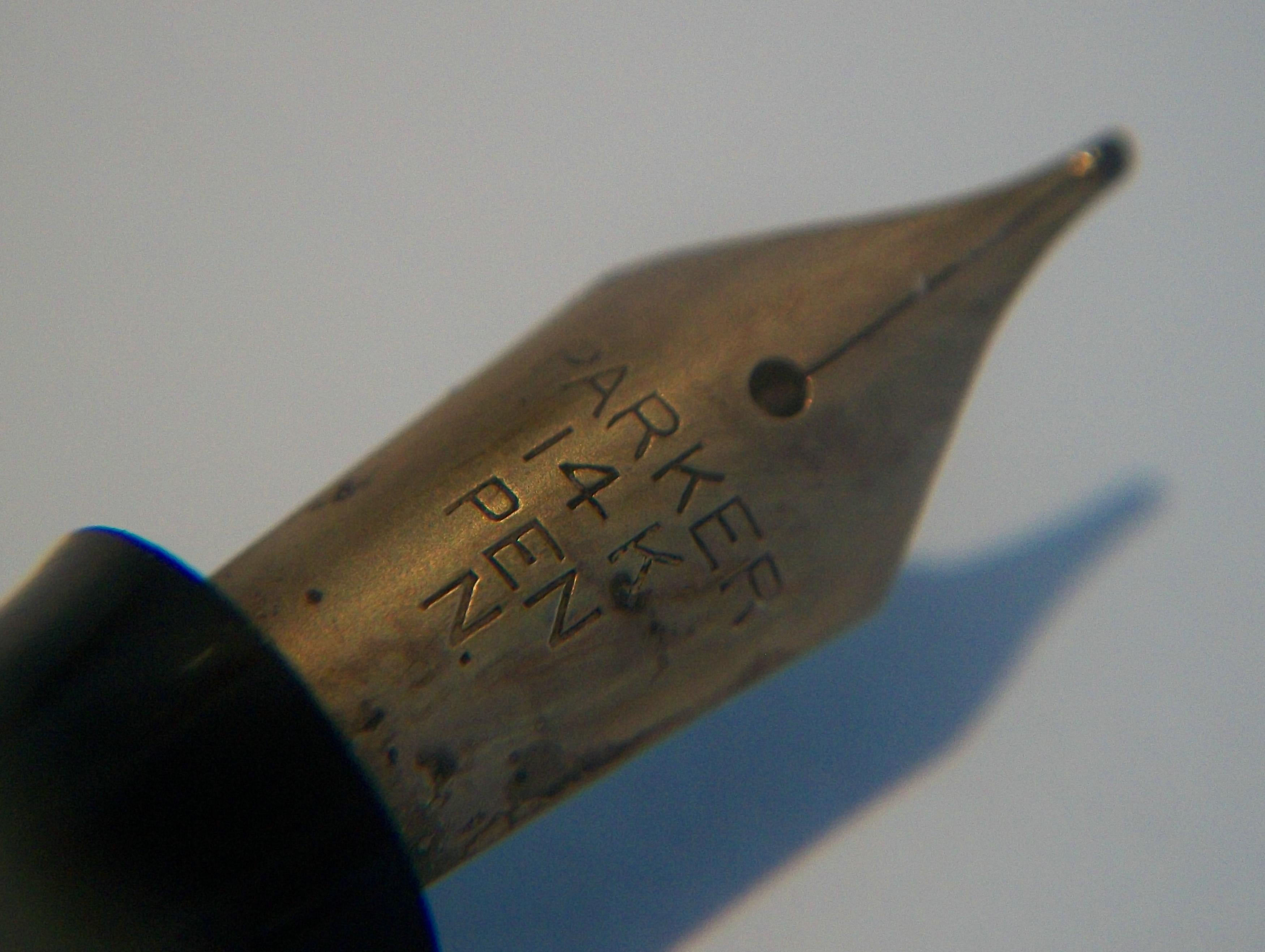 PARKER - Victory Model - Stylo Plume Noir - Plume Or 14K - K.K. - Circa 1950's en vente 2