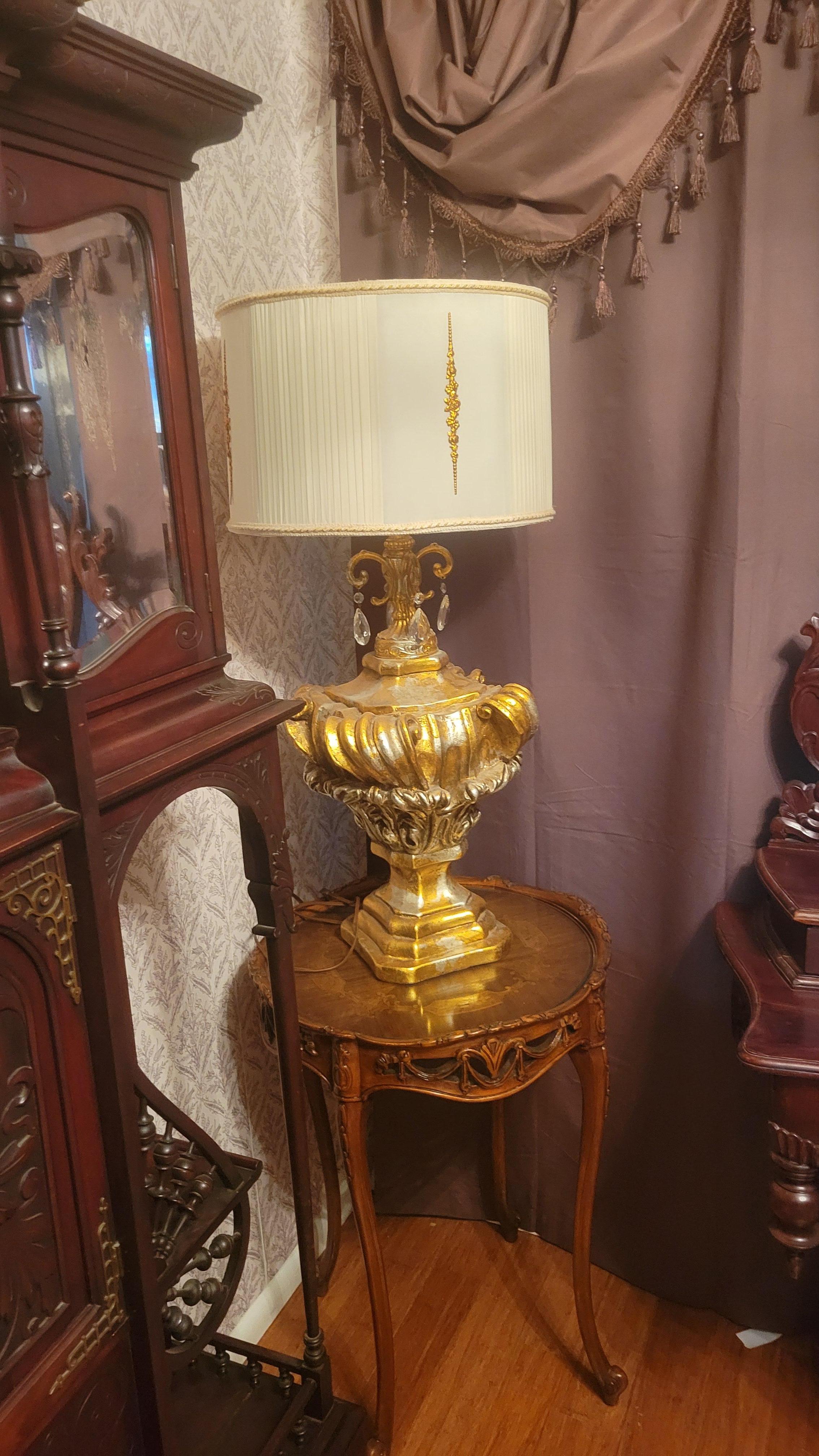 Lampada da salotto con finitura oro/argento anticato e paralume bianco - altezza 36 in vendita 6
