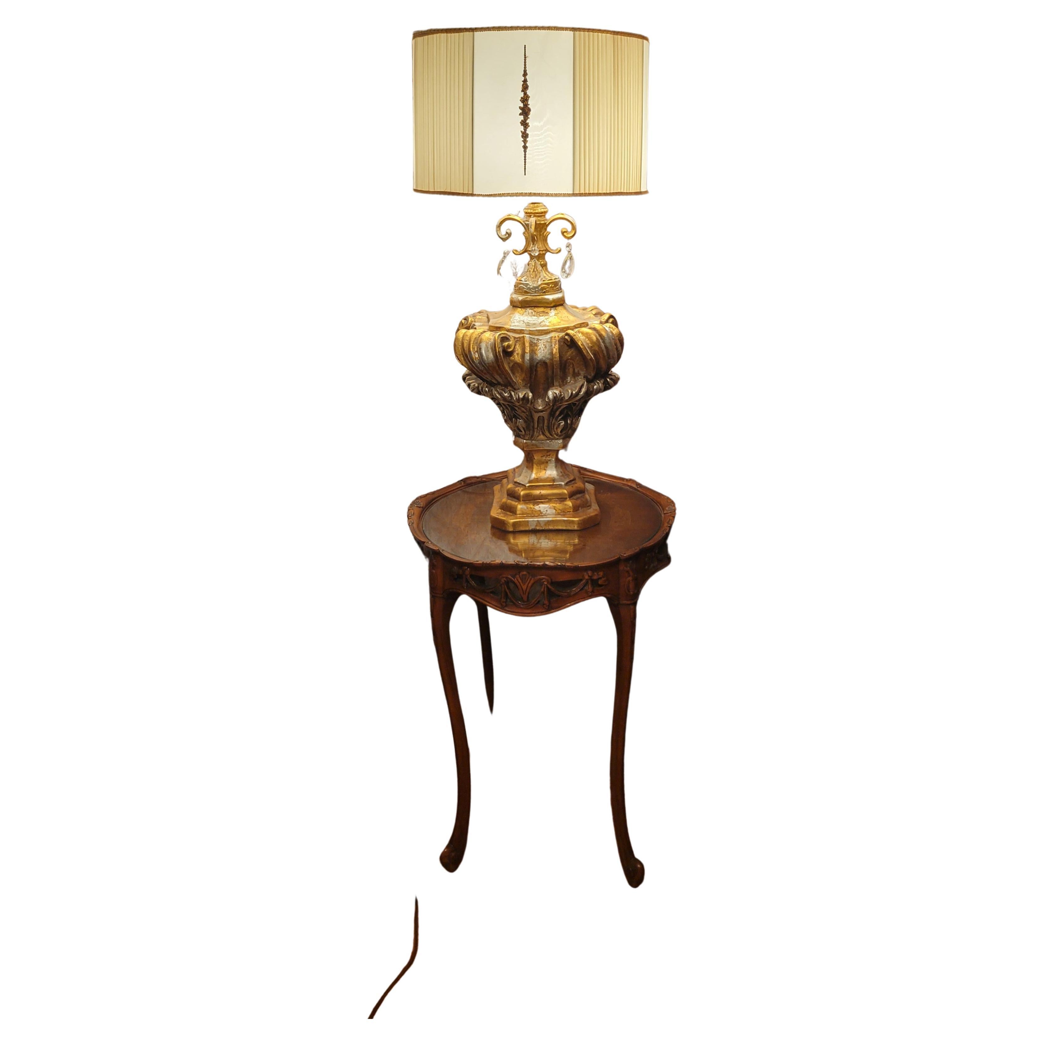Lampada da salotto con finitura oro/argento anticato e paralume bianco - altezza 36