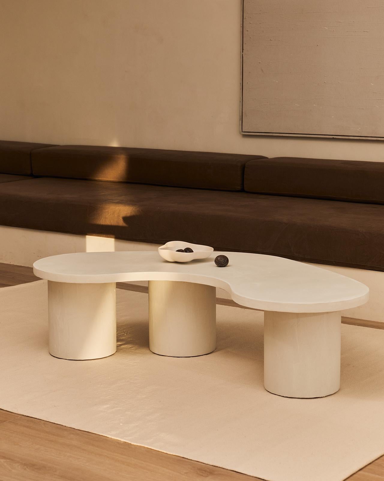 Espagnol Table basse en microciment Parmigiano par Marlot Baus en vente