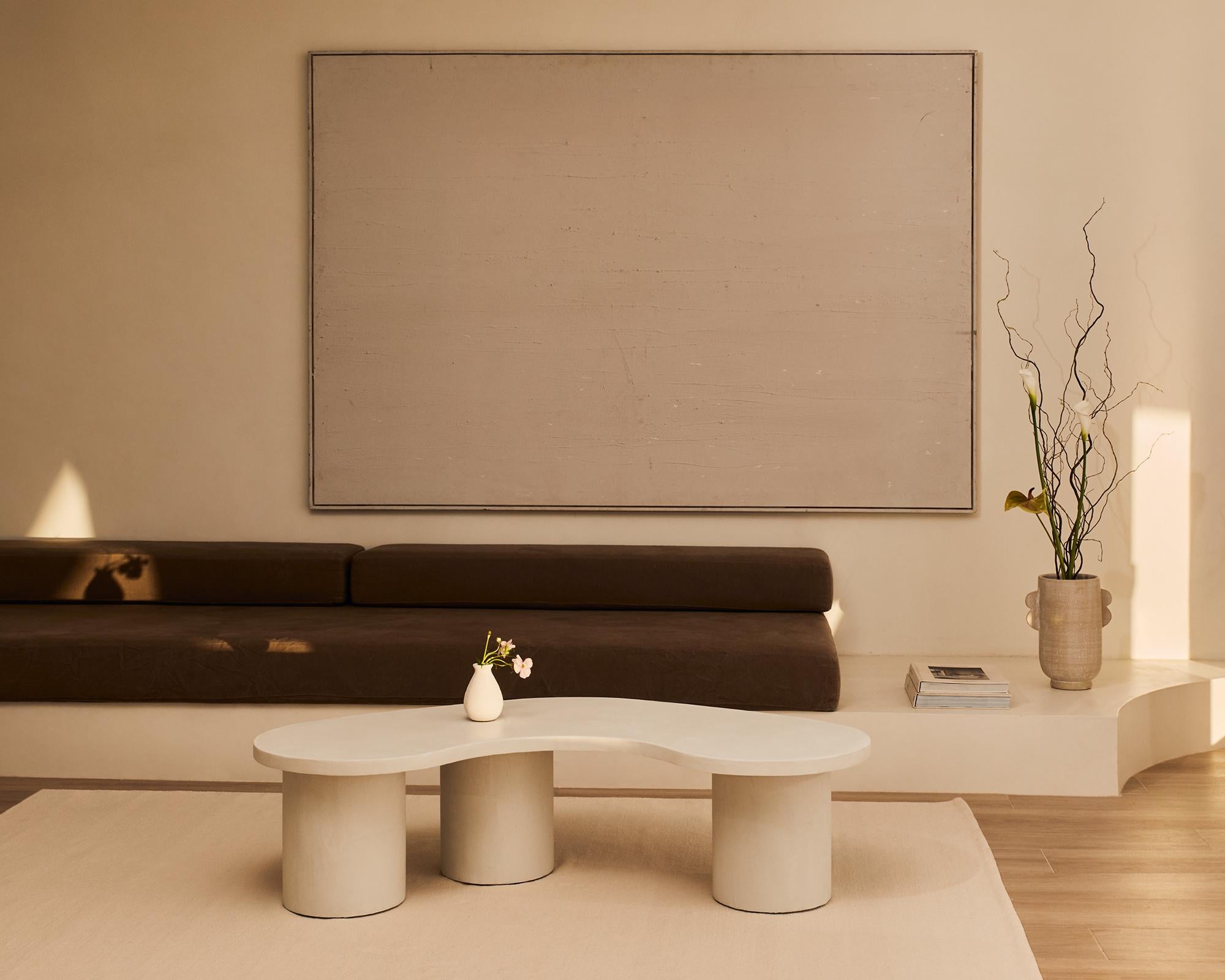 Ciment Table basse en microciment Parmigiano par Marlot Baus en vente