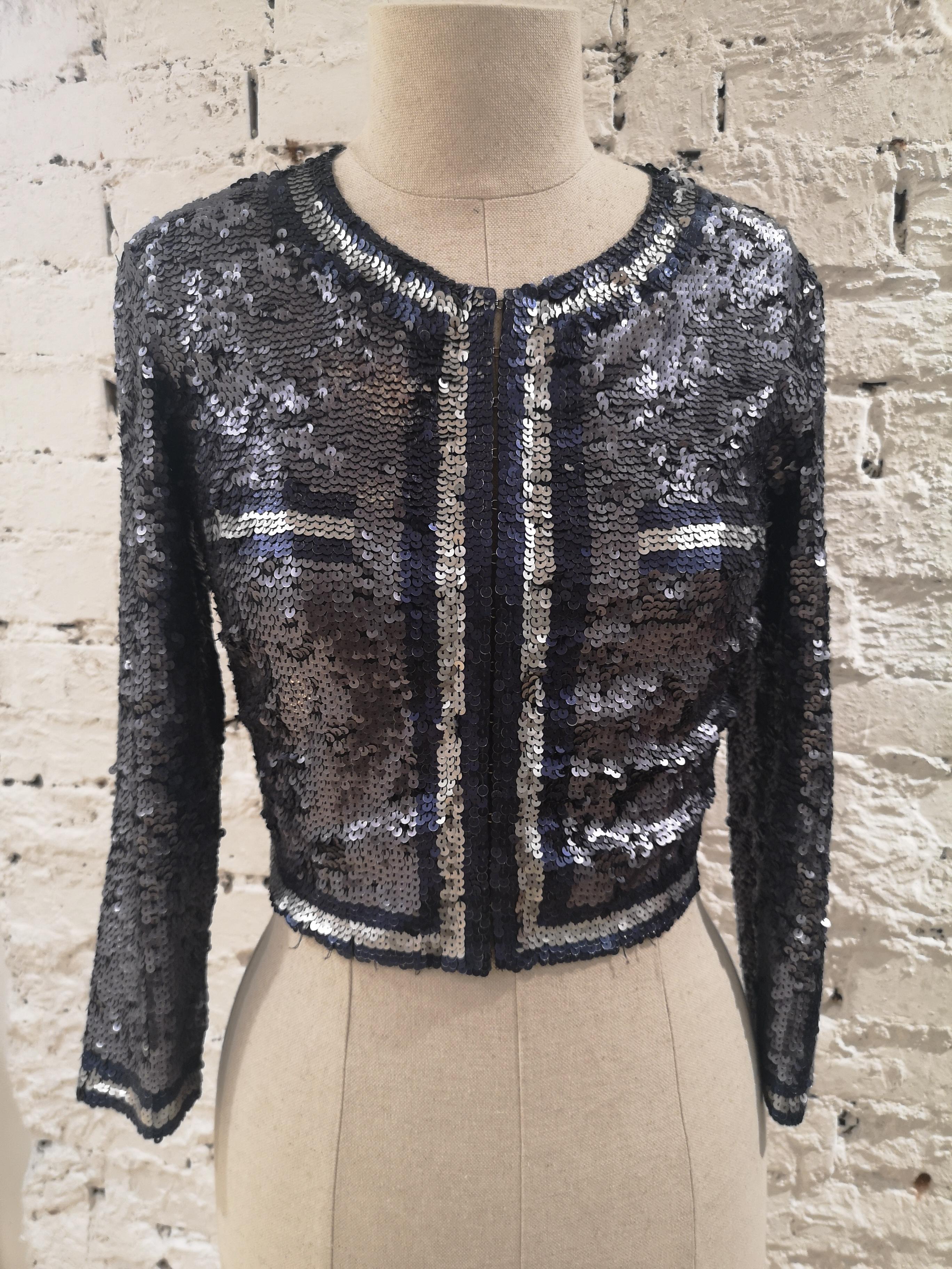 Parosh blue silver sequins jackettotally made in italy in nylon embellished with sequins all over
size S
total lenght 40 cm
shoulder to hem 42 cm