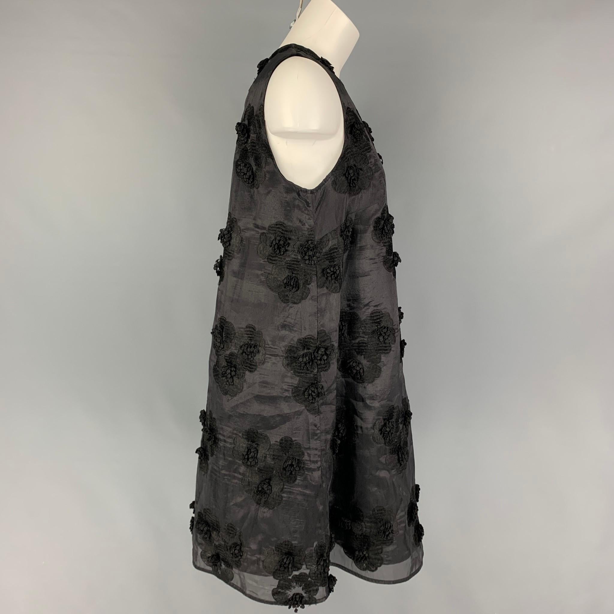 P.A.R.O.S.H dress comes in a black polyester with floral applique details featuring a shift style, sleeveless, and a back zip up closure.

Very Good Pre-Owned Condition.
Marked: L

Measurements:

Shoulder: 13.5 in.
Bust: 38 in.
Hip: 46 in.
Length: