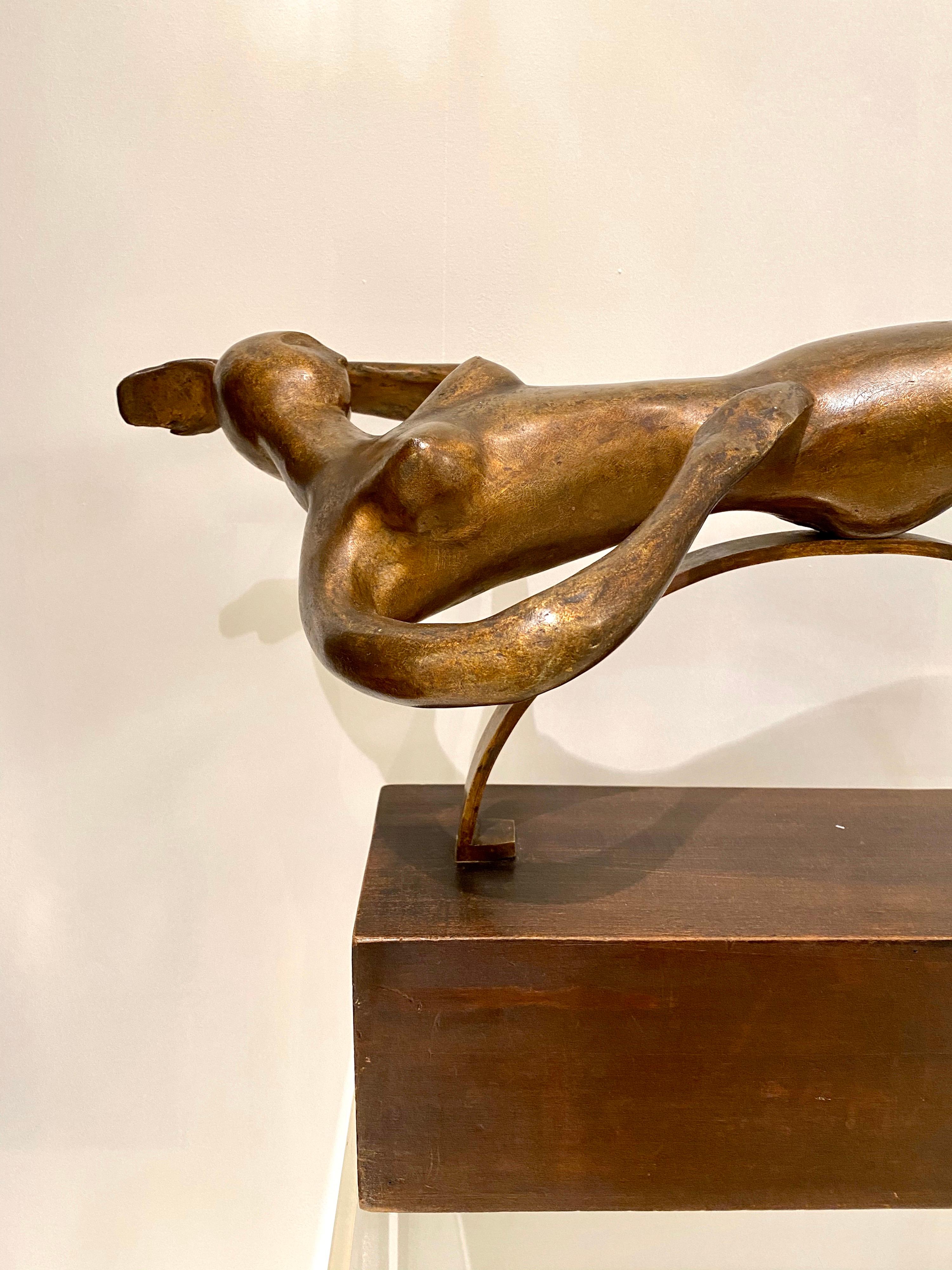 Bronze sculpture signed by the artist Ferdinand Parpan in 1953.
Between cubism and impressionism, glorification of woman body.