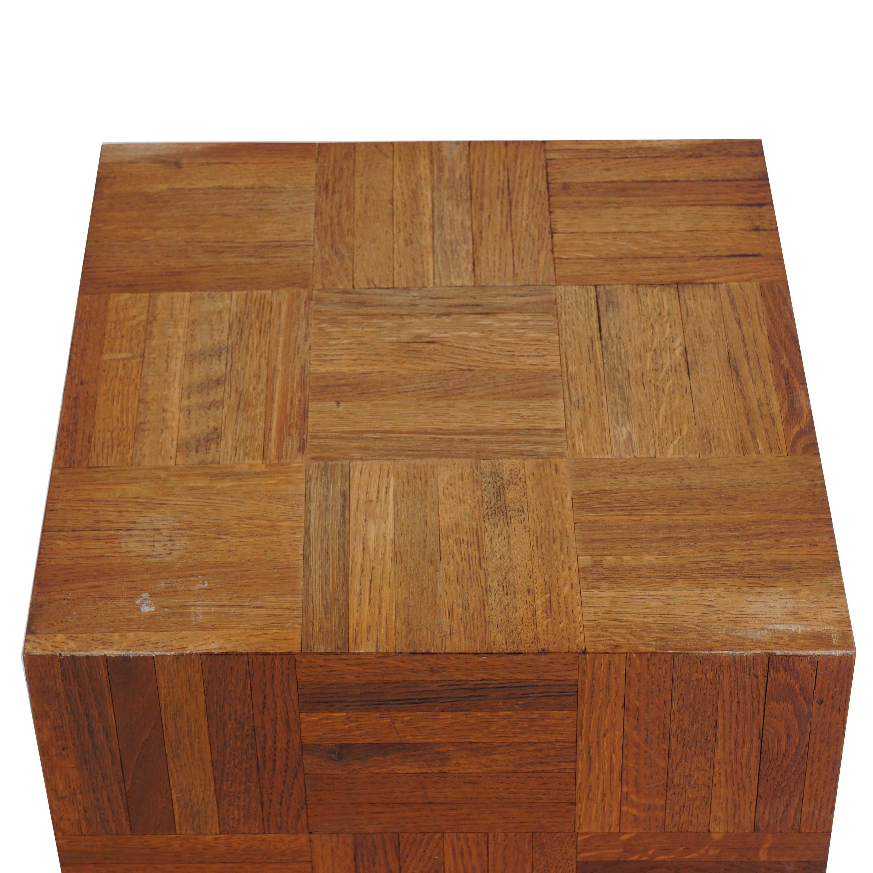 Well, well, well, look at this little rebel – a cube rolling accent table straight outta the midcentury madness of the '70s. Made from oak parquet, this is the unsung hero of your living room. Picture this: you're kickin' back on the couch, maybe