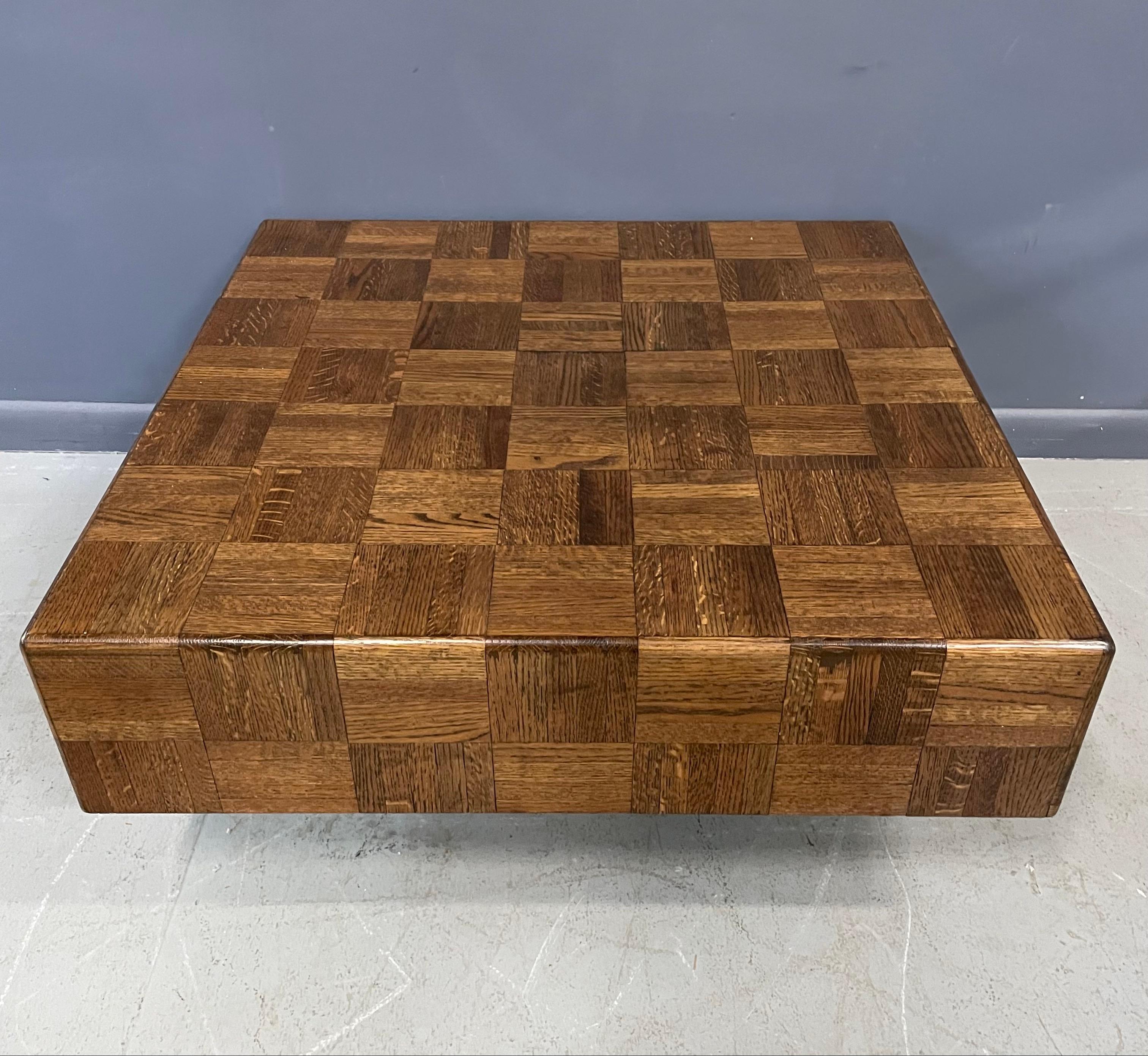 Schwebender quadratischer Cocktail-/Kaffeetisch mit Sockel Mid Century (Moderne der Mitte des Jahrhunderts) im Angebot