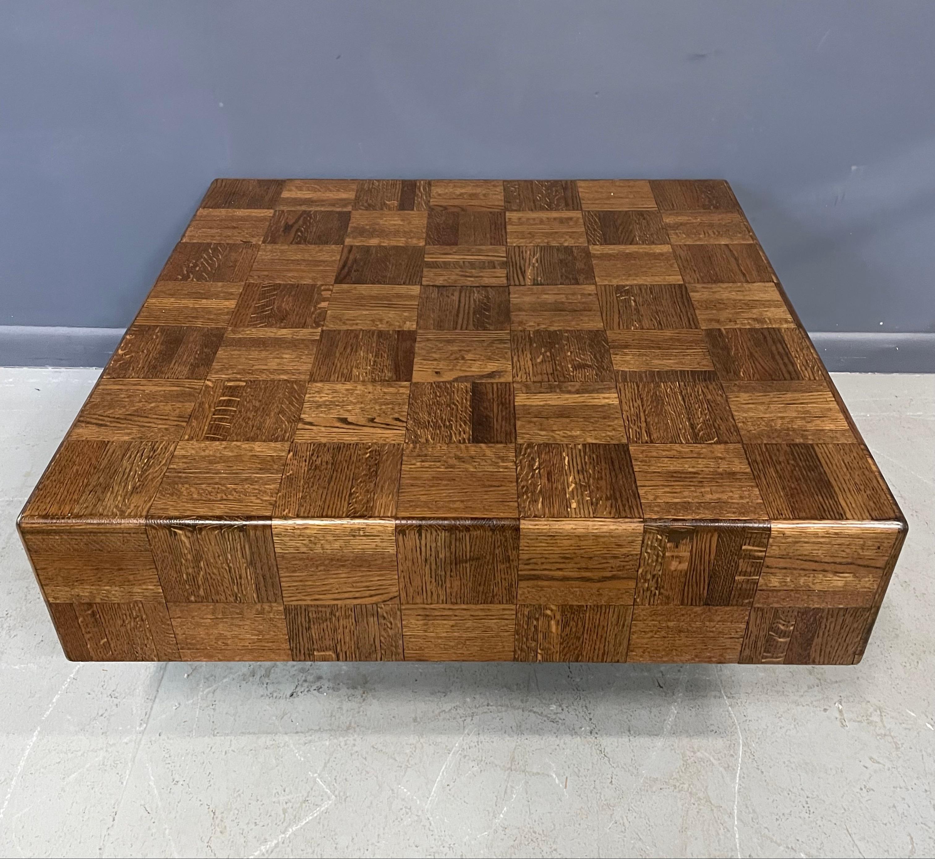 Mid-Century Modern Table de cocktail/table basse carrée flottante en parquet avec base en socle milieu de siècle en vente