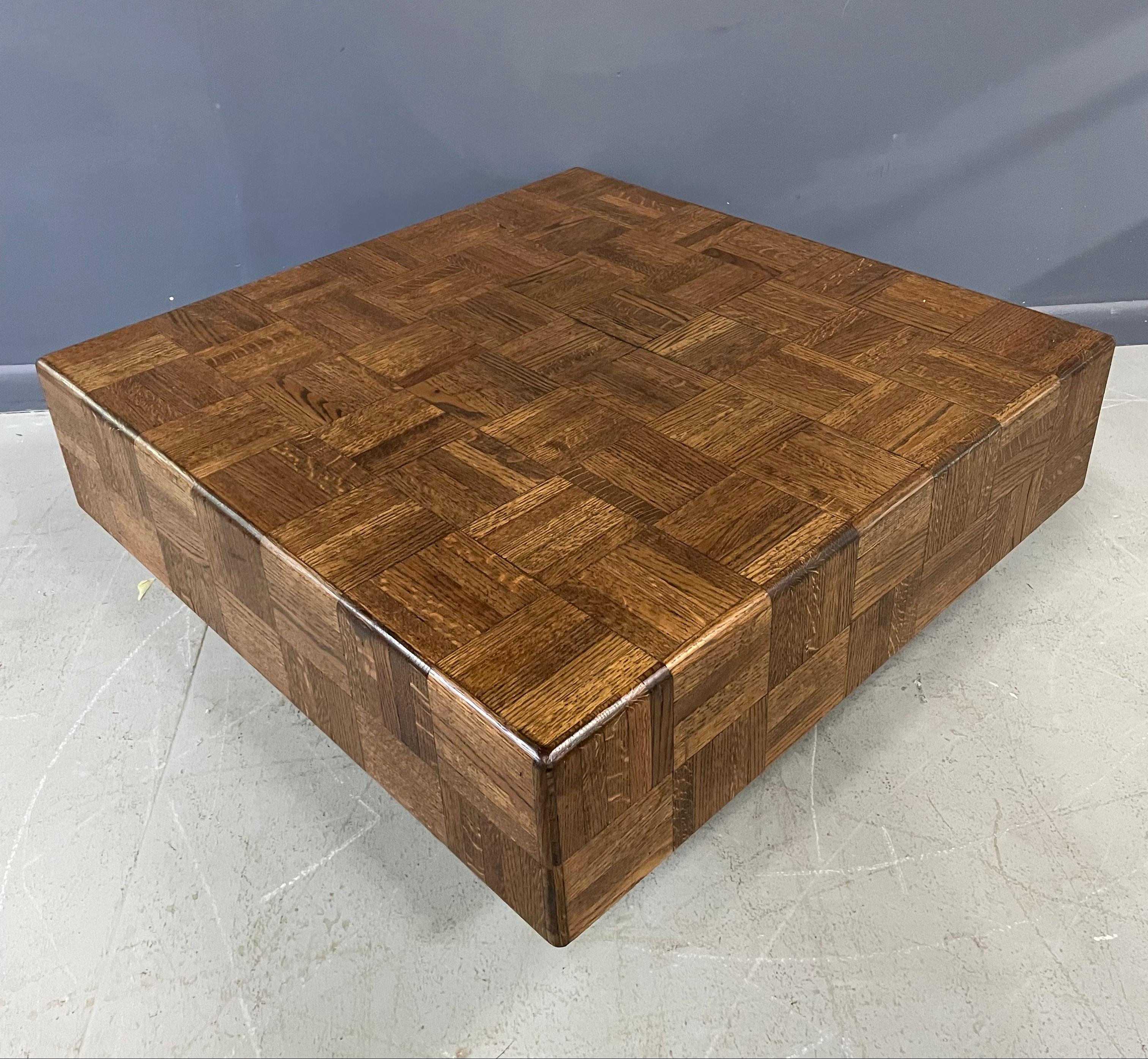 Parqueterie Table de cocktail/table basse carrée flottante en parquet avec base en socle milieu de siècle en vente