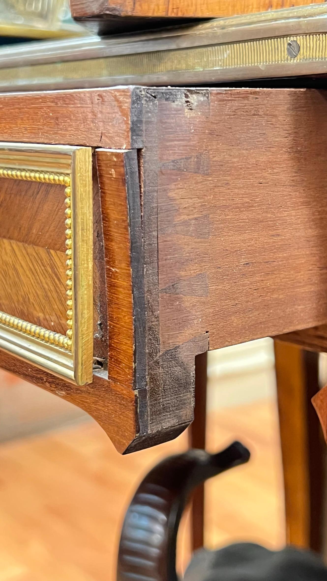 Parkett-Schreibtisch mit Intarsien im Louis-XVI.-Stil im Angebot 2