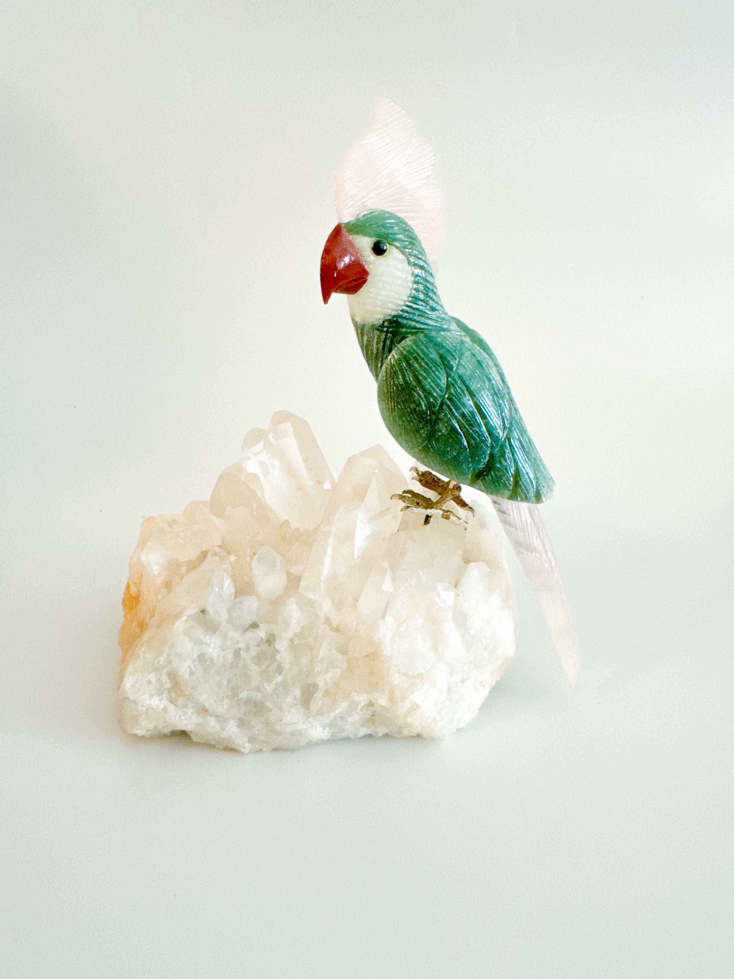 Geschnitzte Papagei-Vogel-Skulptur aus Stein auf Bergkristall, Quarz und Amethyst Brasilien 3