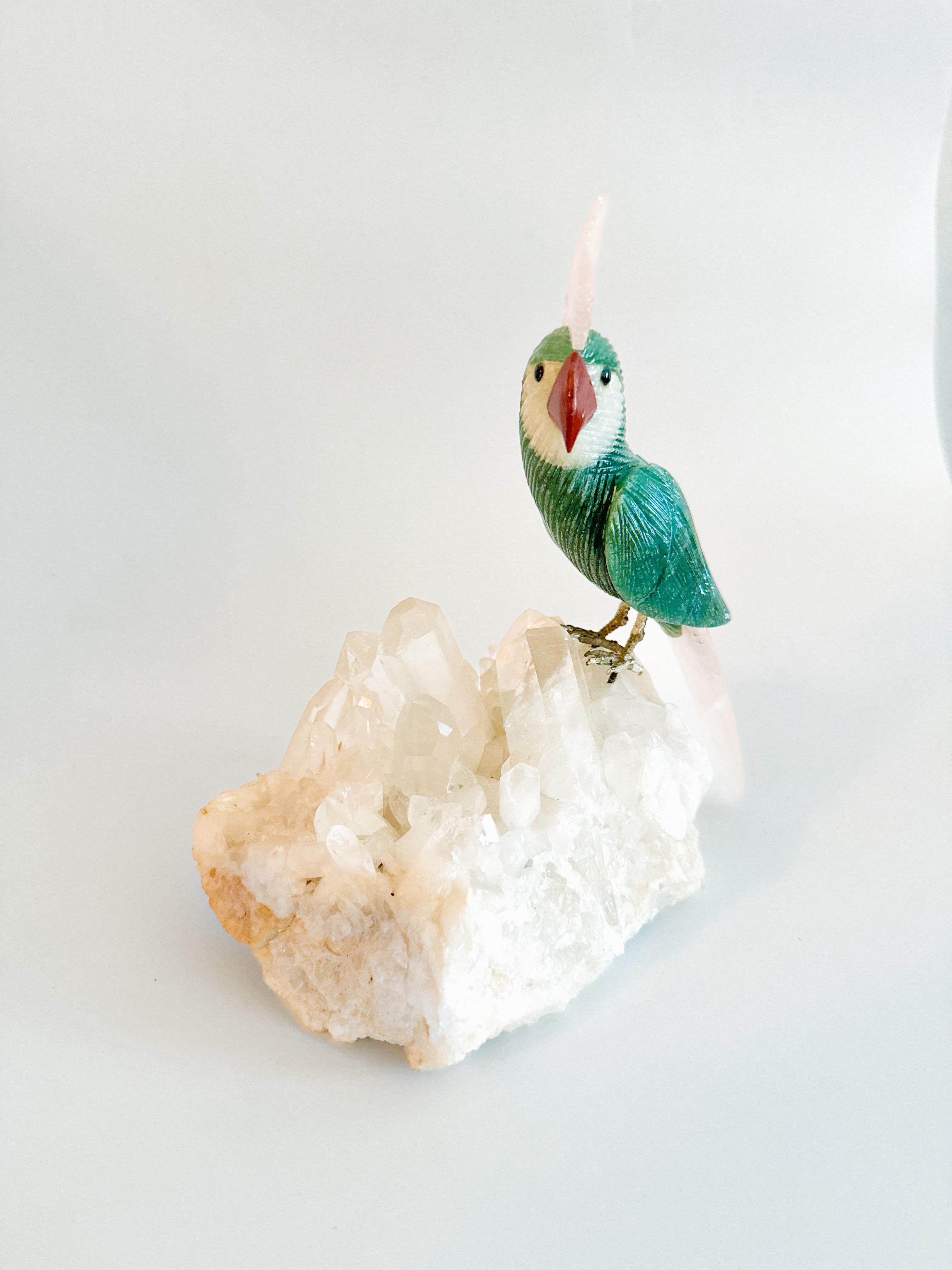 Geschnitzte Papagei-Vogel-Skulptur aus Stein auf Bergkristall, Quarz und Amethyst Brasilien 4