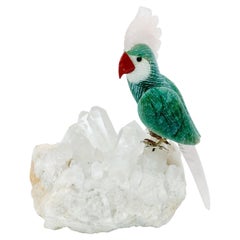 Geschnitzte Papagei-Vogel-Skulptur aus Stein auf Bergkristall, Quarz und Amethyst Brasilien