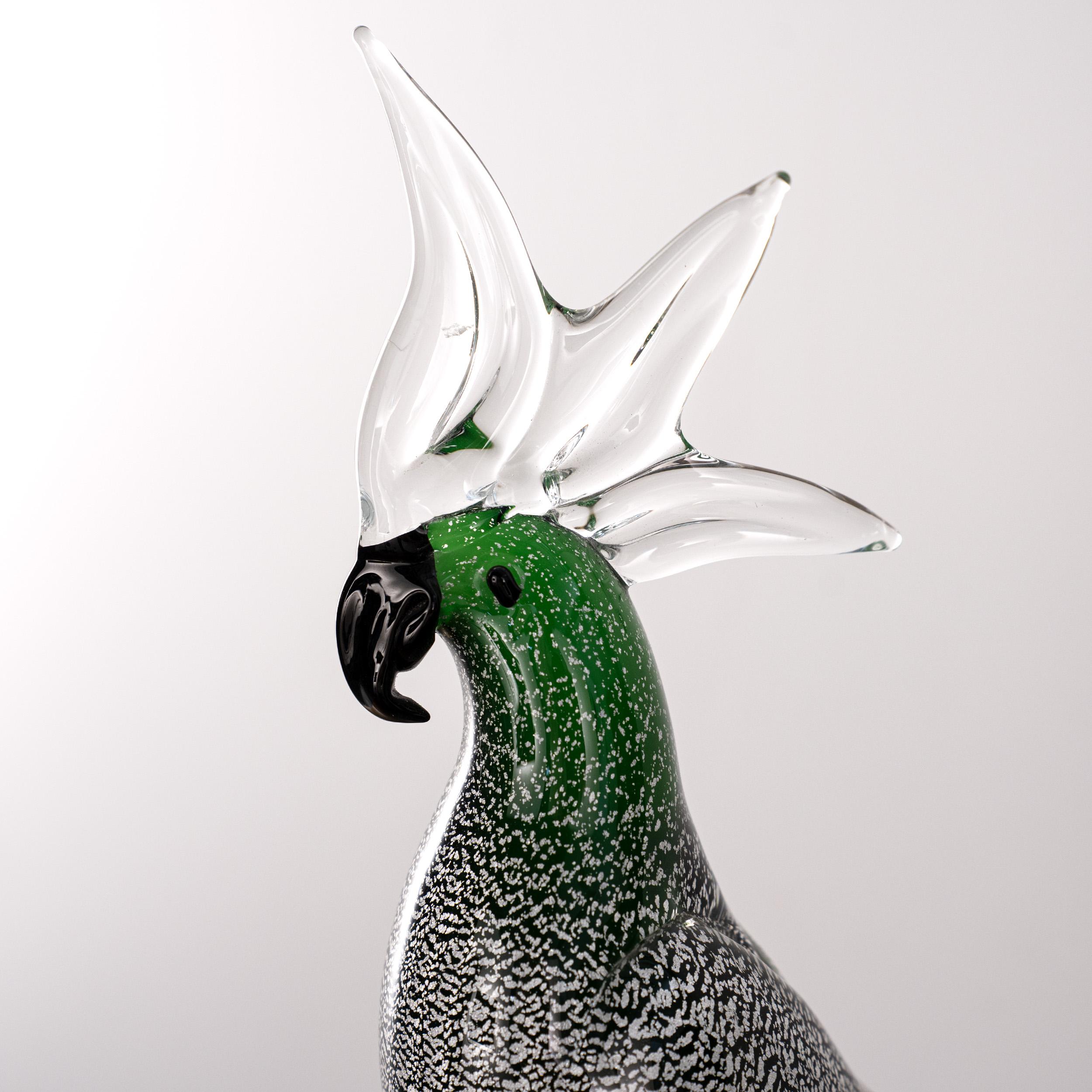 Fatto a mano Uccello pappagallo Scultura in vetro di Murano, foglia d'argento verde Formia Venezia Italia in vendita