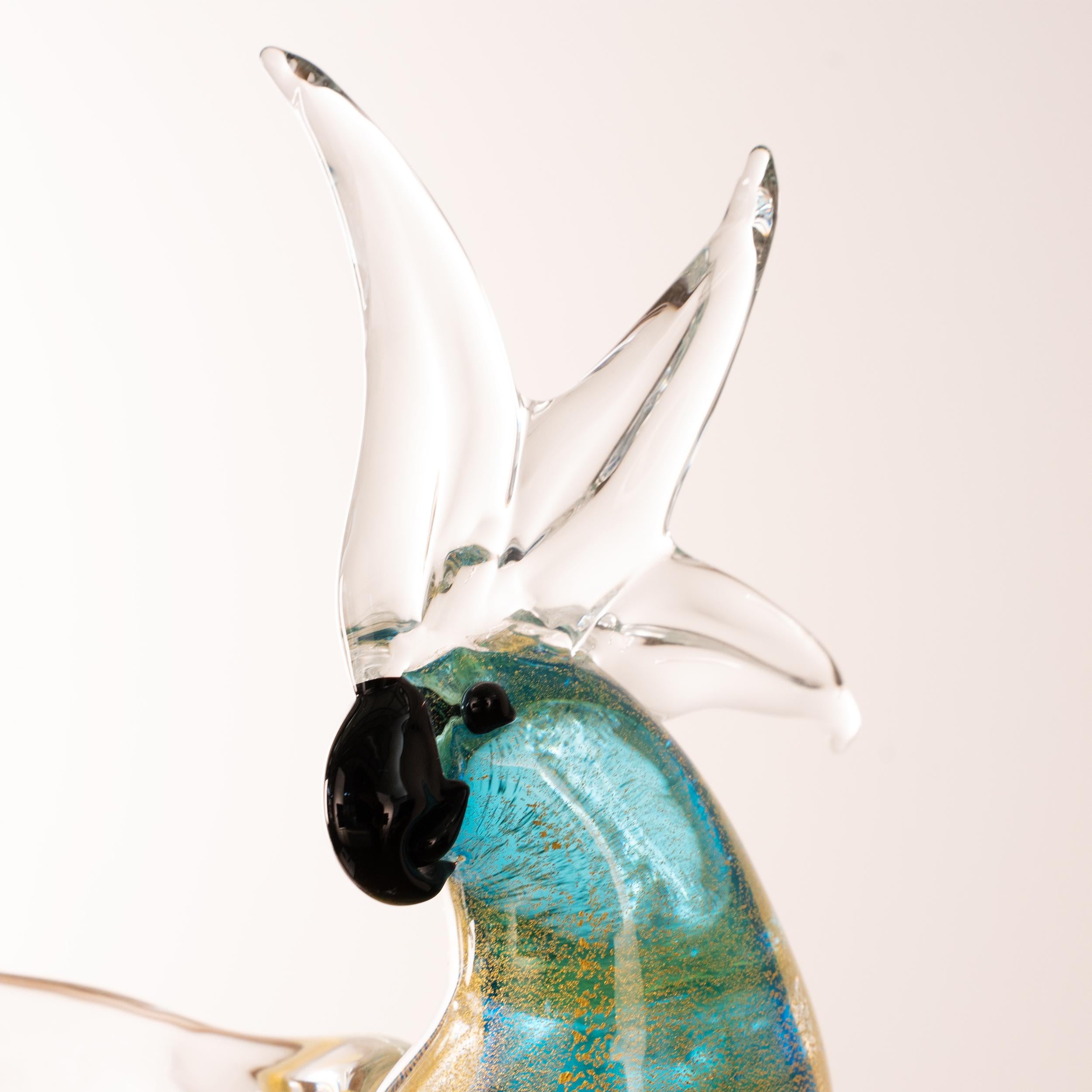Fatto a mano Pappagallo  scultura di uccello in vero vetro di Murano, blu e foglia d'oro, Formia Venezia in vendita